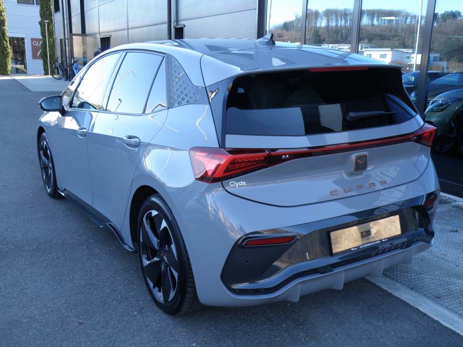 CUPRA Born Electric-showroom-element-2