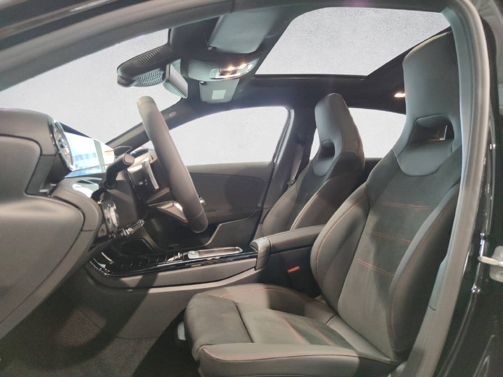 MERCEDES-BENZ A 250 e AMG Line EQ Star-image-9
