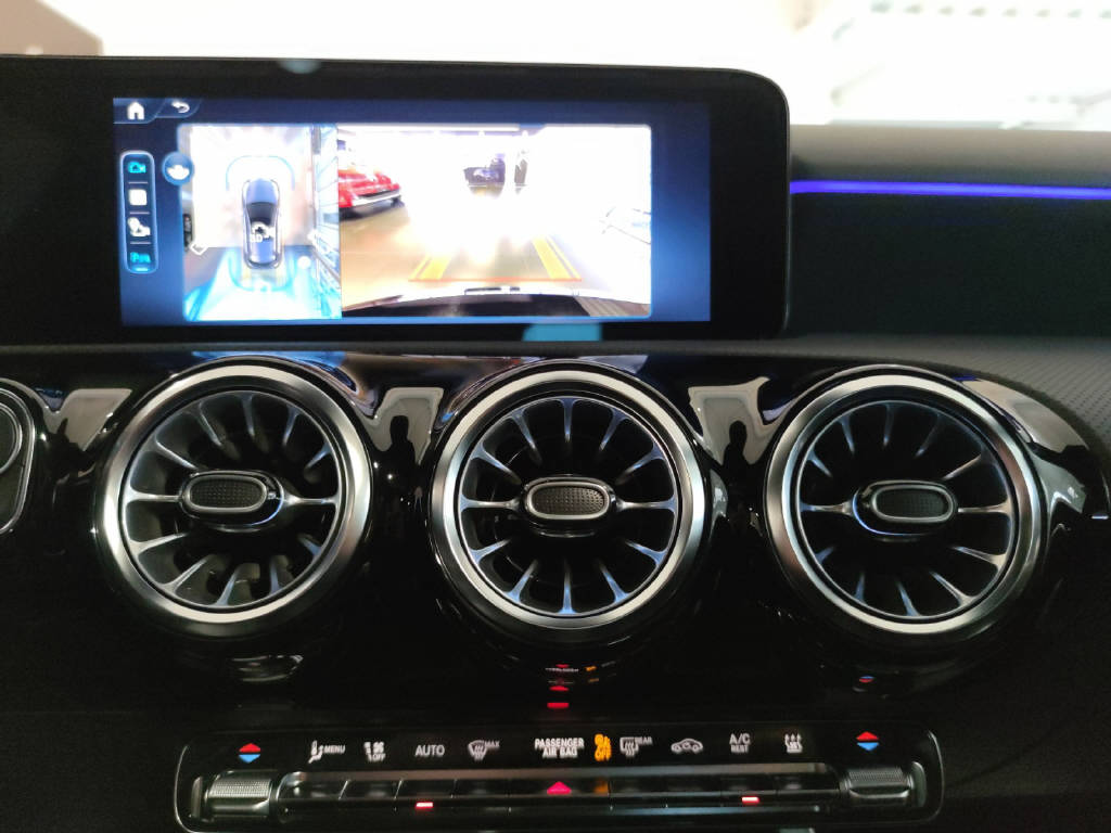 MERCEDES-BENZ A 250 e AMG Line EQ Star-image-5