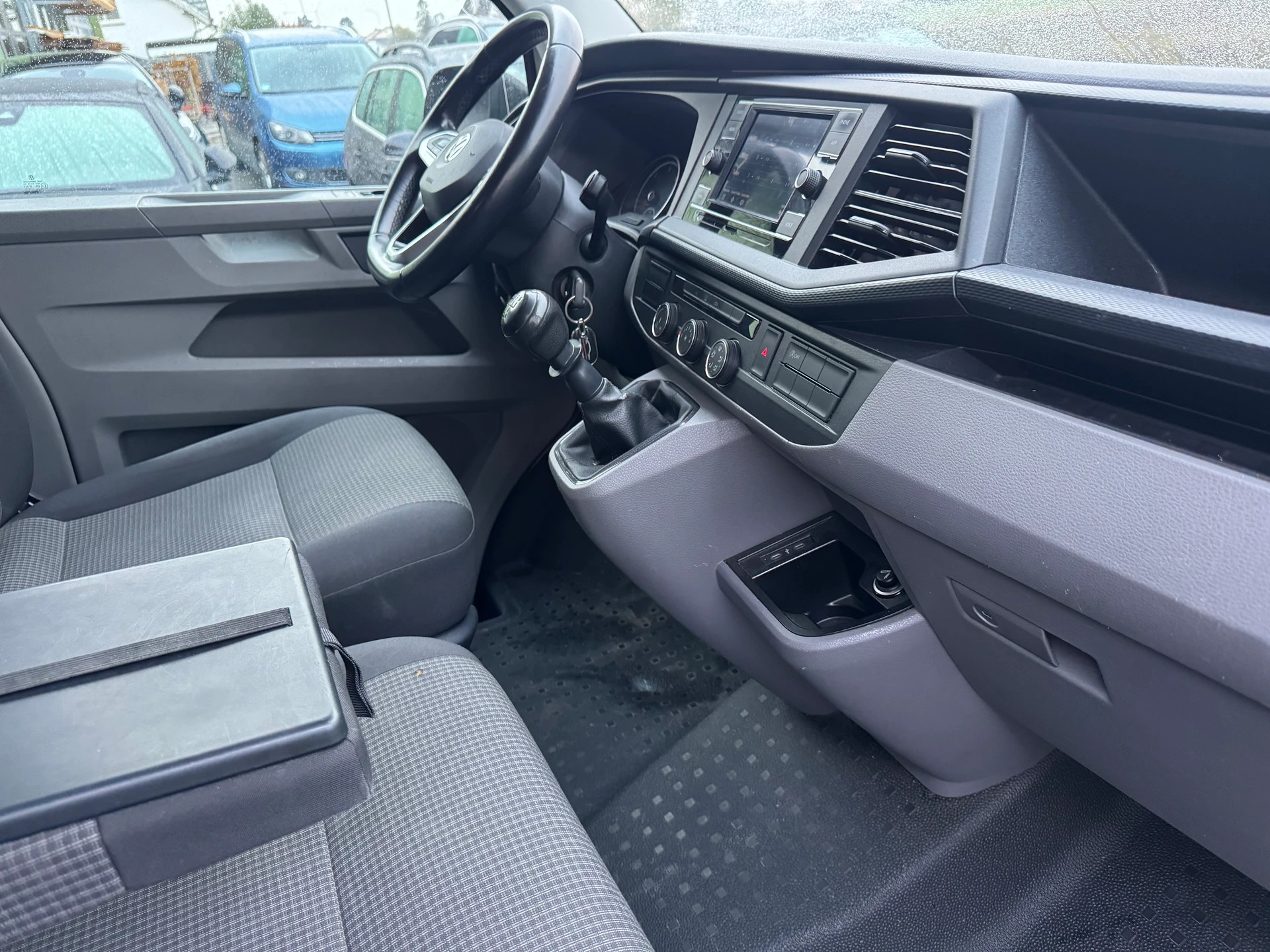 VW T6.1 2.0 TDI Transporter-image-14