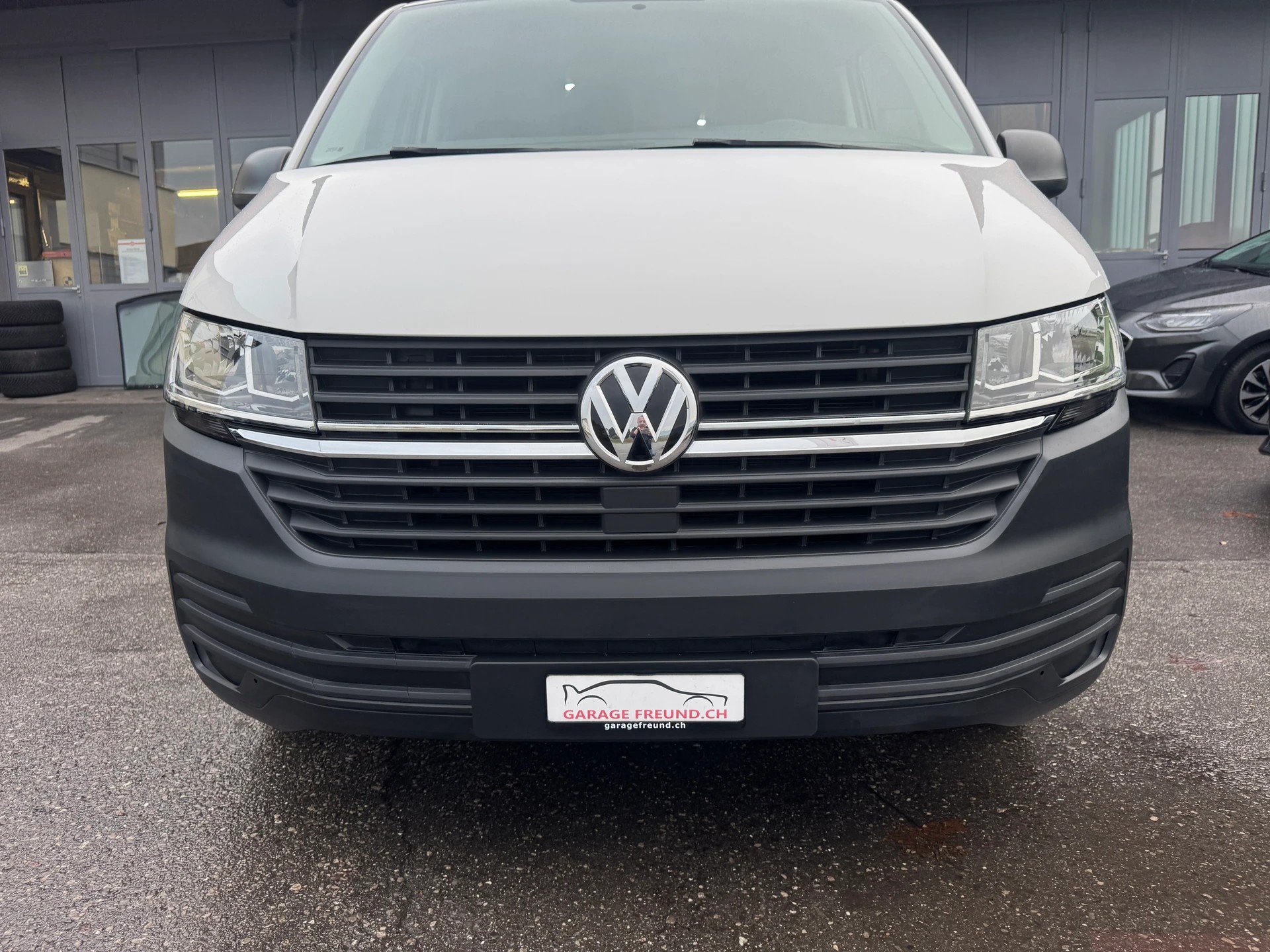 VW T6.1 2.0 TDI Transporter-image-2