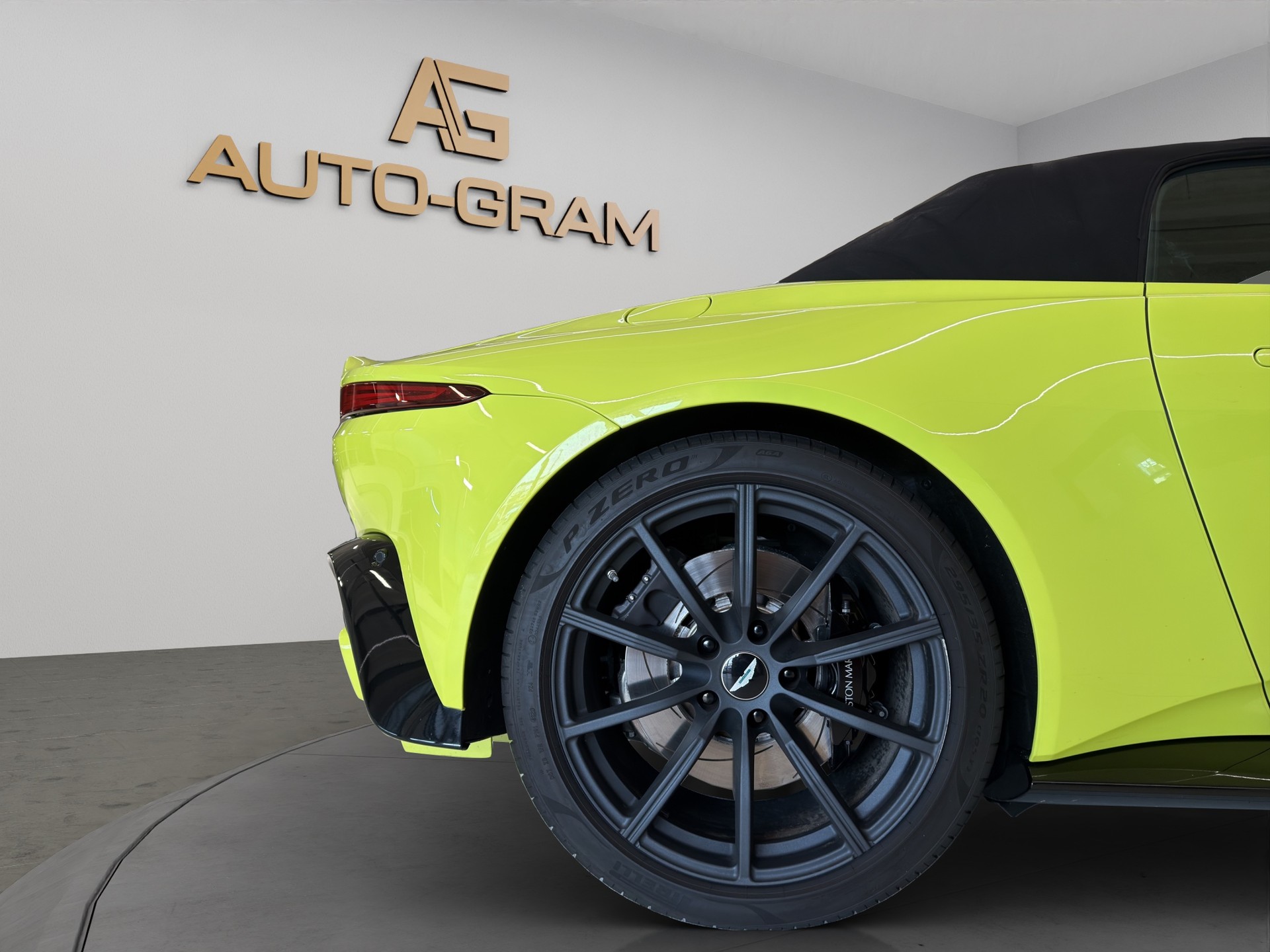 ASTON MARTIN V8 Vantage 4.0 Roadster-image-9
