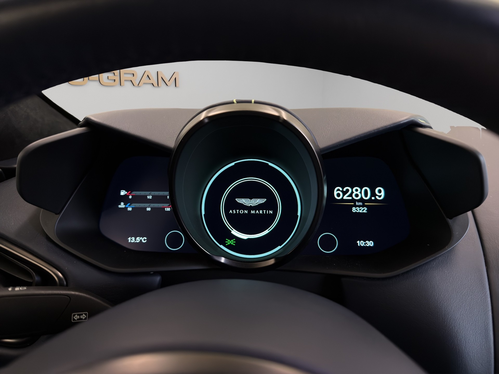ASTON MARTIN V8 Vantage 4.0 Roadster-image-17