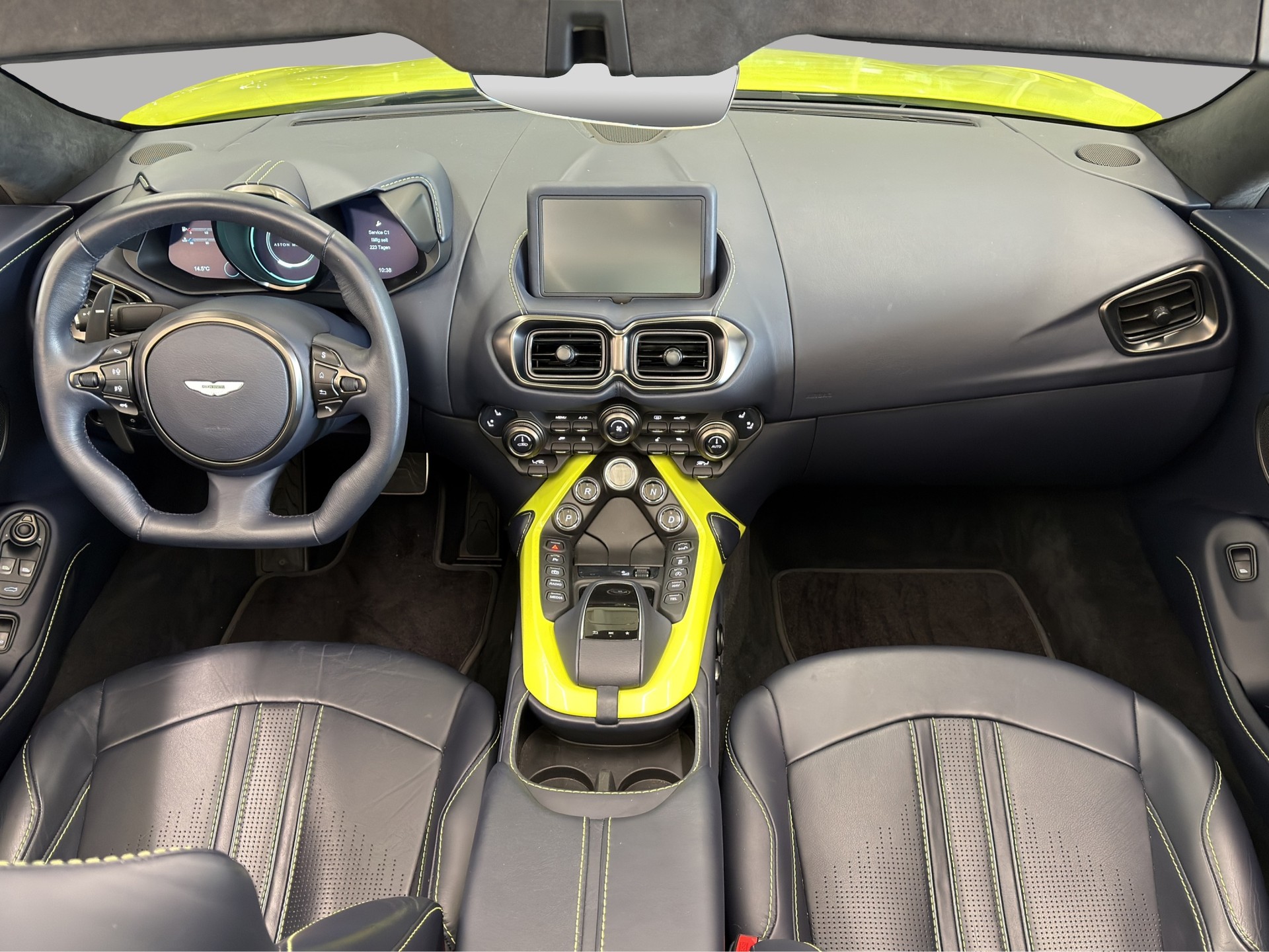 ASTON MARTIN V8 Vantage 4.0 Roadster-image-15