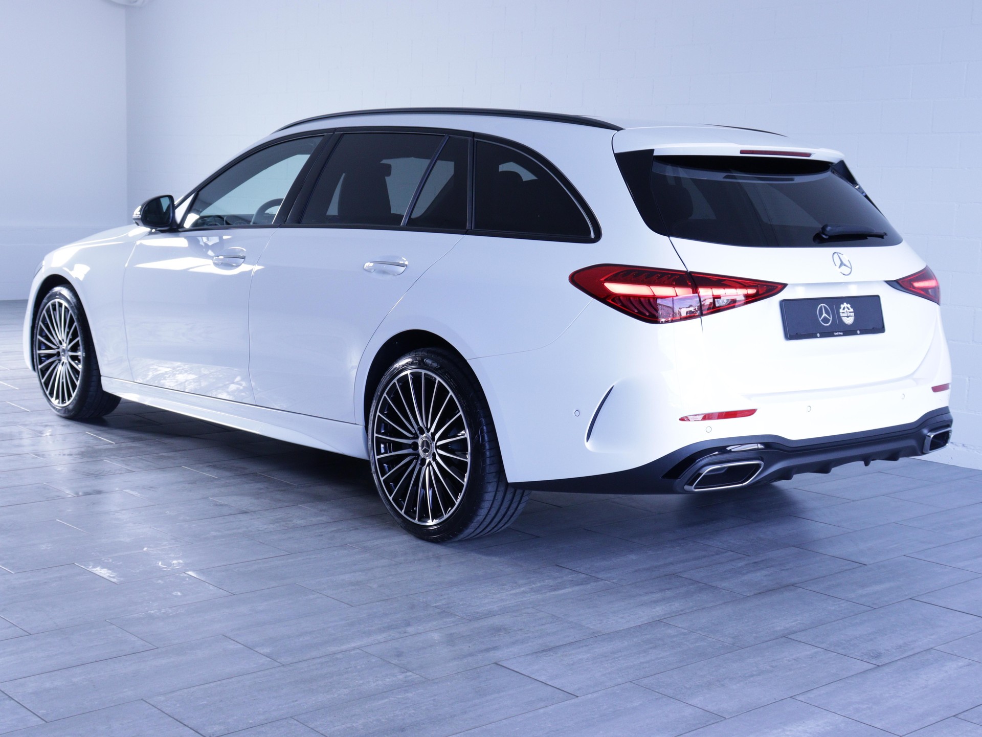 MERCEDES-BENZ C 220 d Swiss Star AMG Line 4matic Kombi-image-3