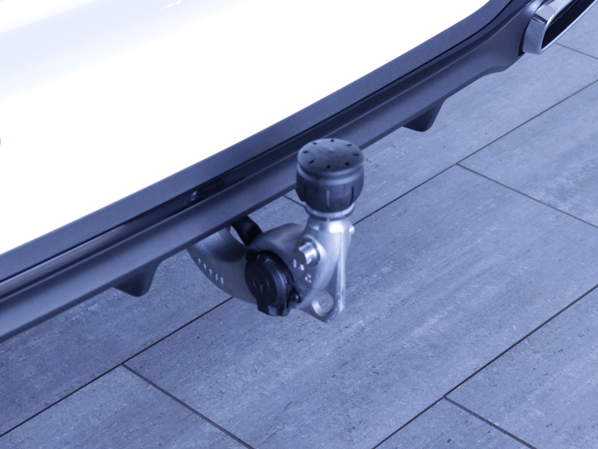 MERCEDES-BENZ C 220 d Swiss Star AMG Line 4matic Kombi-image-13