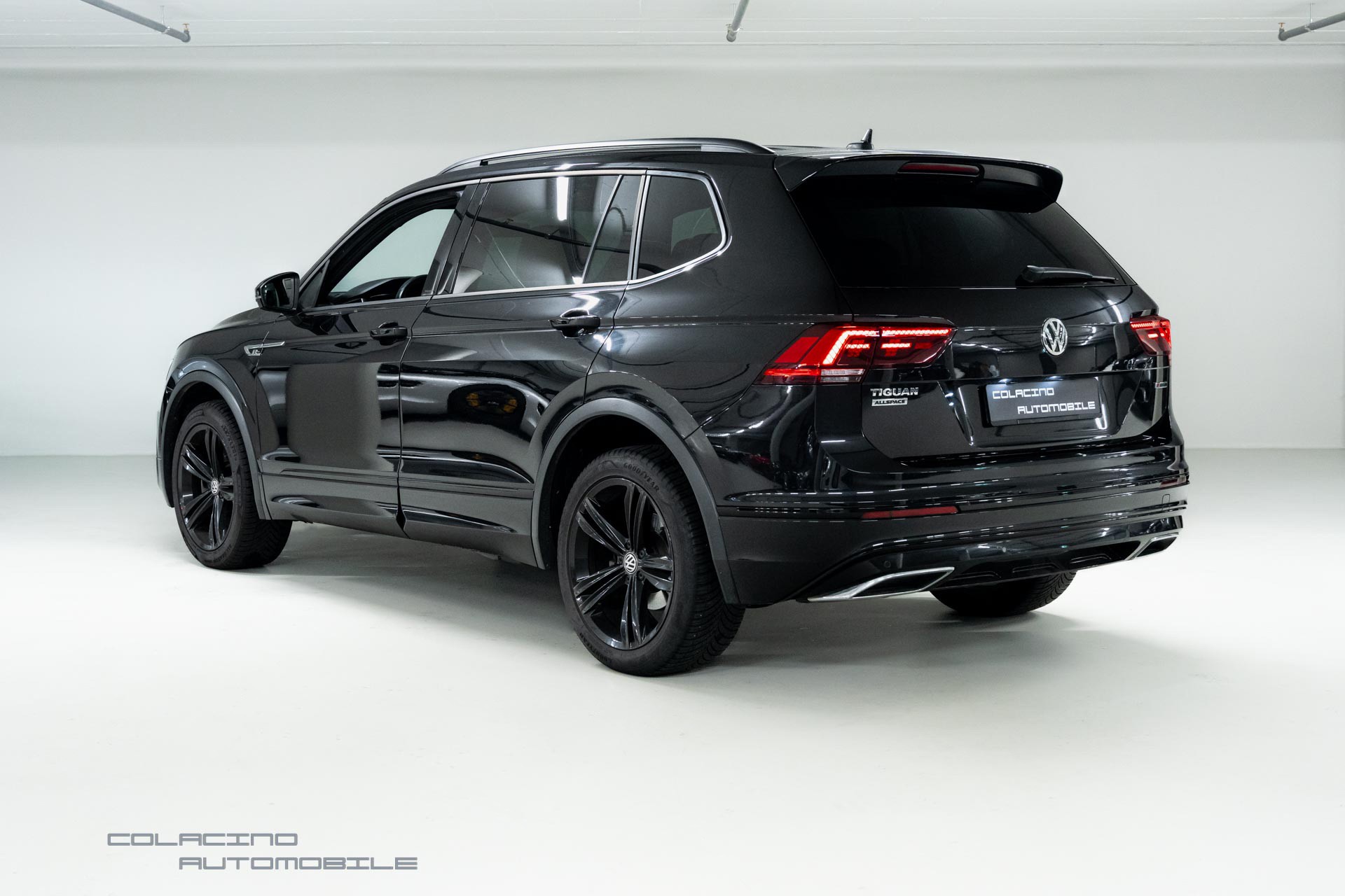 VW Tiguan Allspace 2.0 TDI SCR R-Line 4Motion DSG-image-3