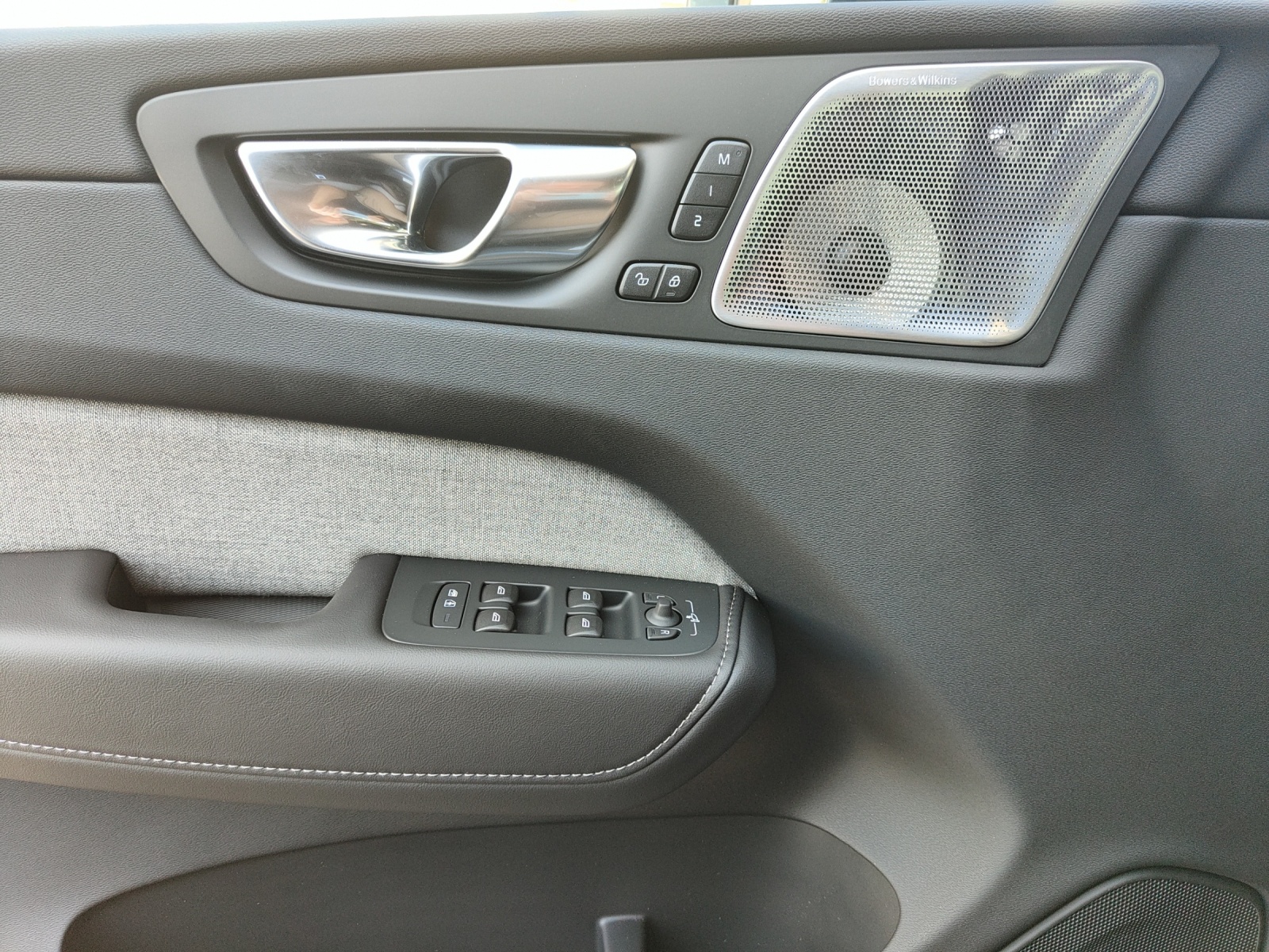 VOLVO XC60 2.0 T6 TE Ultra Bright eAWD-image-10