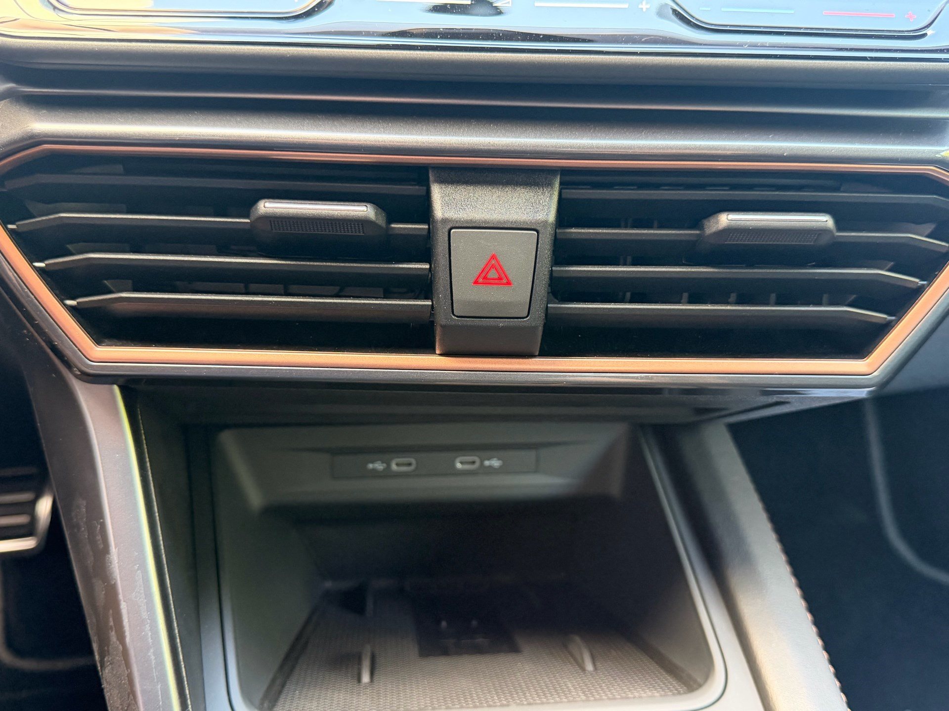 CUPRA Formentor 1.5 TSI e-Hybrid 204 PS *** 360° KAMERA & 60 MONATE WERKSGARANTIE ***-image-26