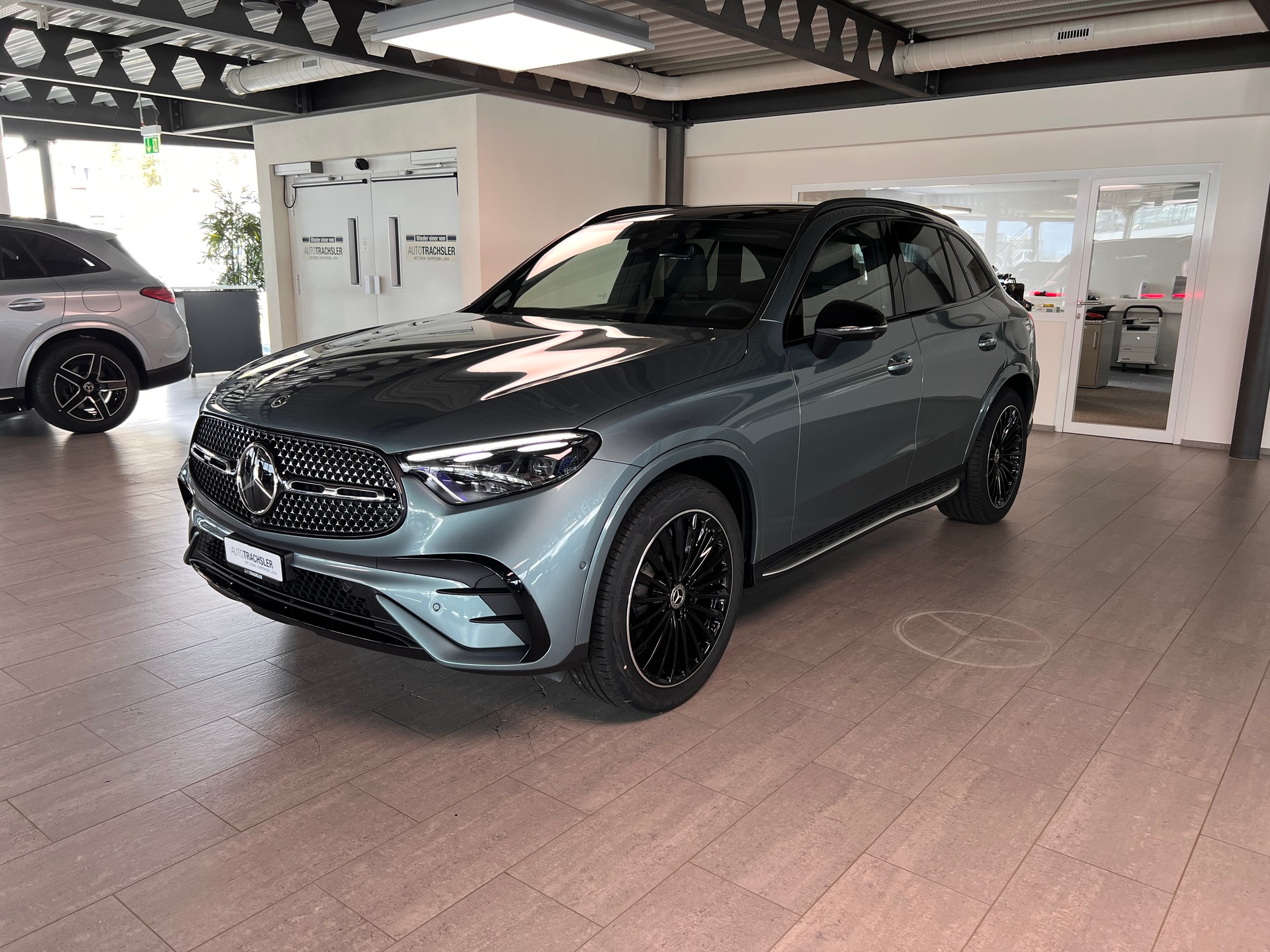 MERCEDES-BENZ GLC 400 e 4Matic EQ Star 9G-Tronic-image-3