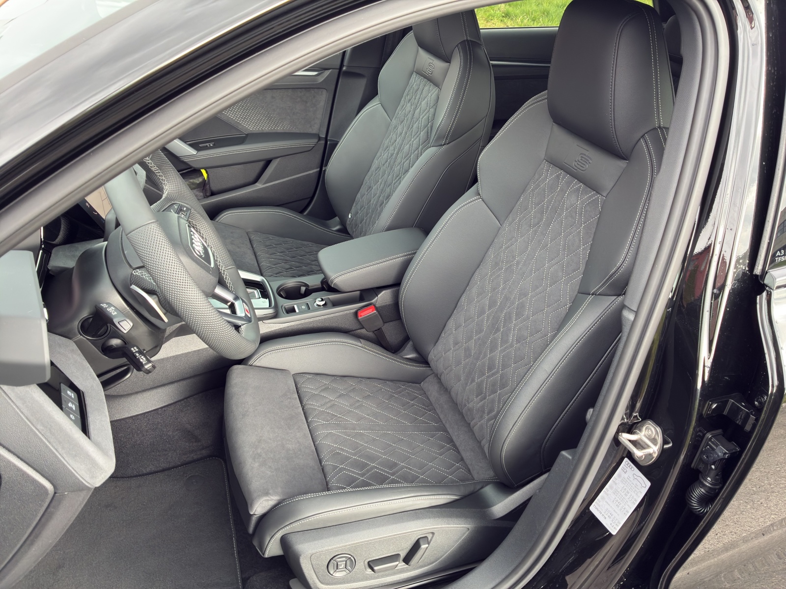 AUDI A3 Sportback TFSI 150 kW quattro S line S tronic-image-11