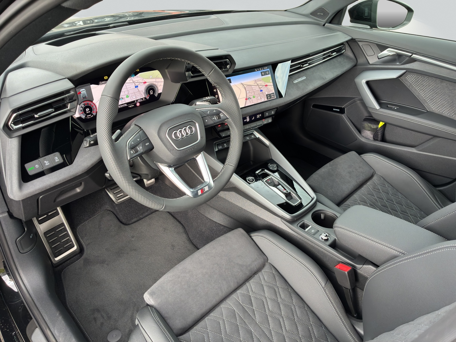 AUDI A3 Sportback TFSI 150 kW quattro S line S tronic-image-4