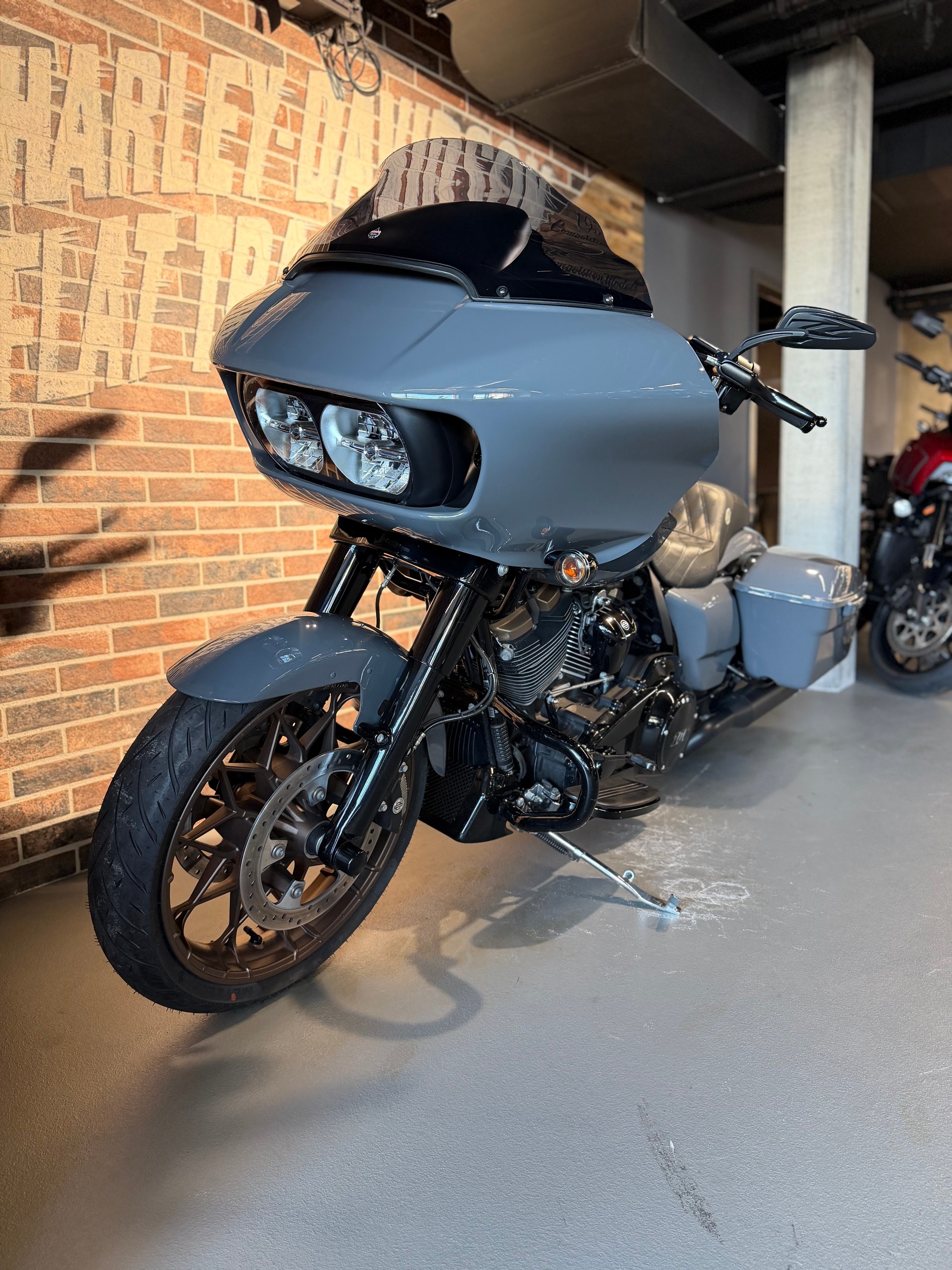HARLEY-DAVIDSON FLTRXST Road Glide ST 117-showroom-element-1