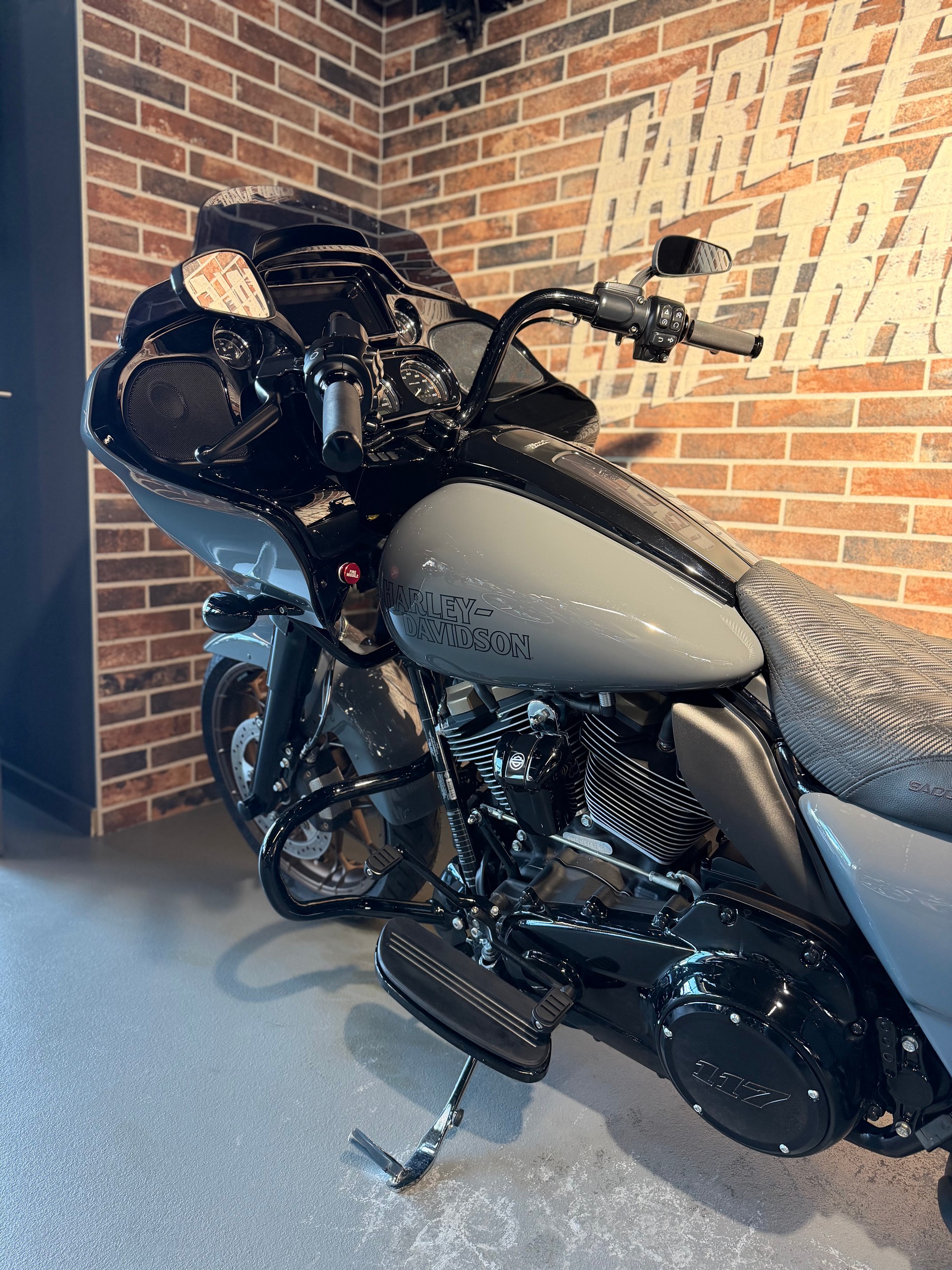 HARLEY-DAVIDSON FLTRXST Road Glide ST 117-showroom-element-3