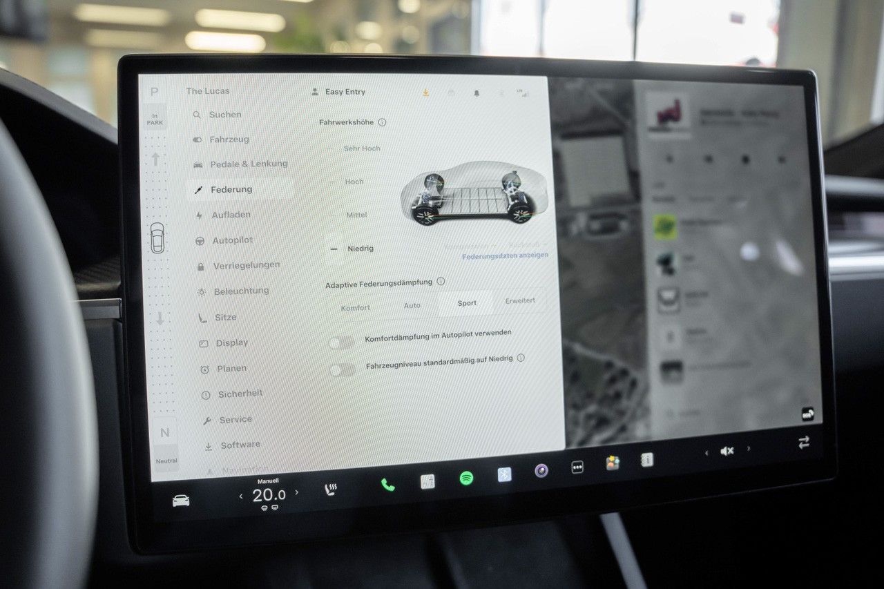 TESLA Model S 100 kWh Plaid-image-25
