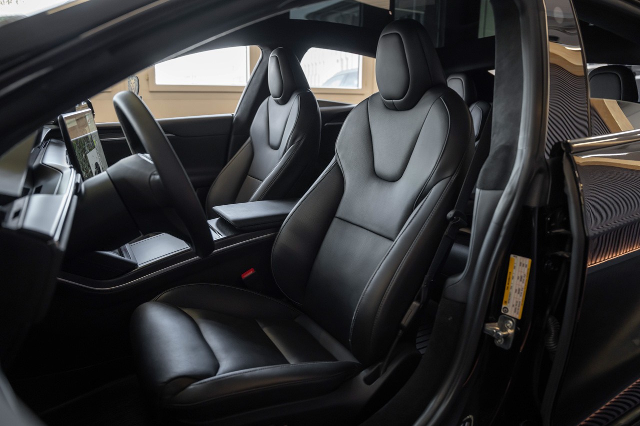 TESLA Model S 100 kWh Plaid-image-14