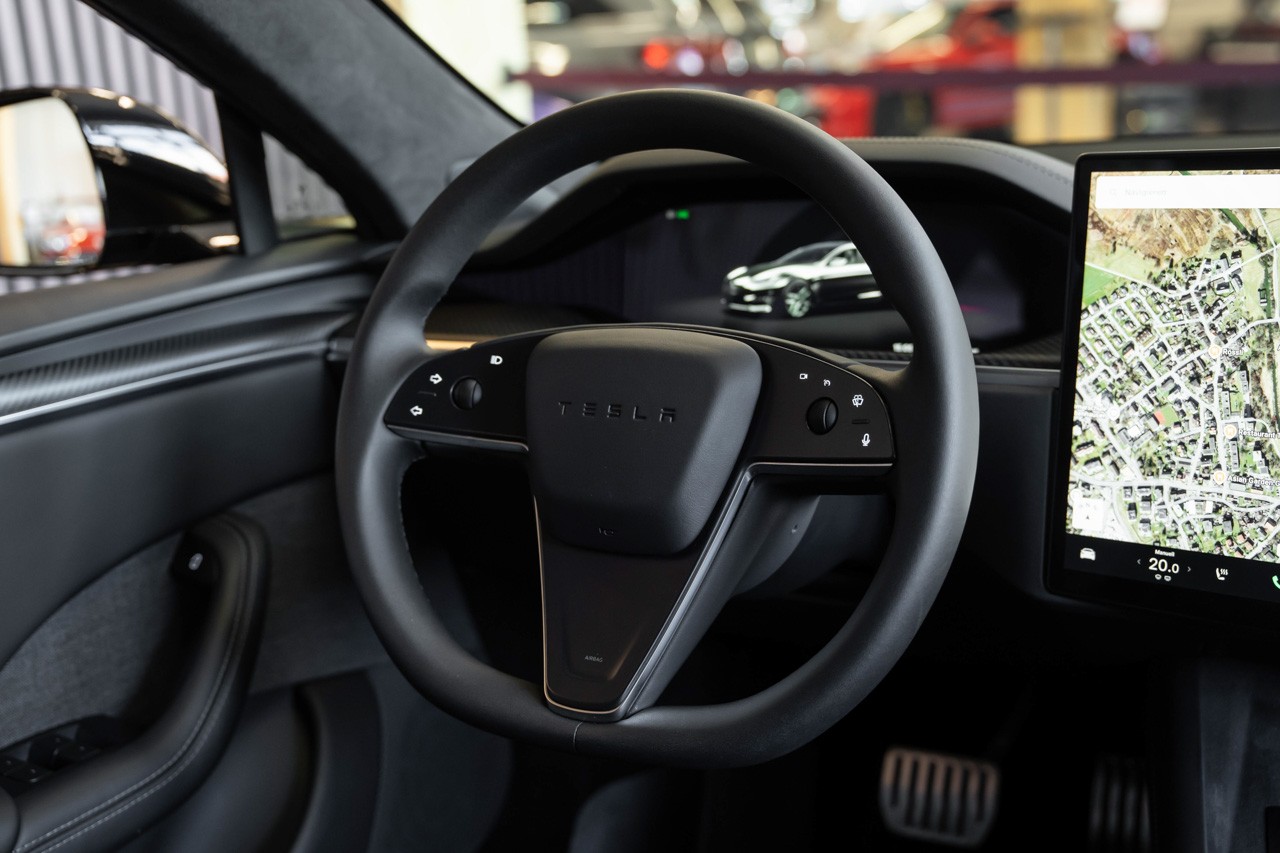 TESLA Model S 100 kWh Plaid-image-33
