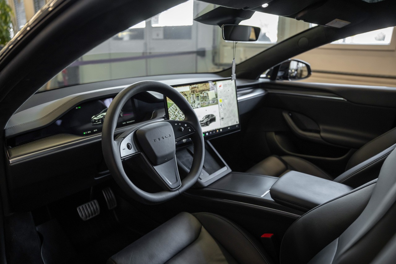 TESLA Model S 100 kWh Plaid-image-13