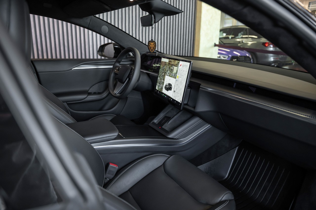 TESLA Model S 100 kWh Plaid-image-15