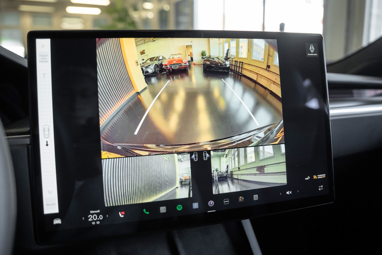 TESLA Model S 100 kWh Plaid-image-21