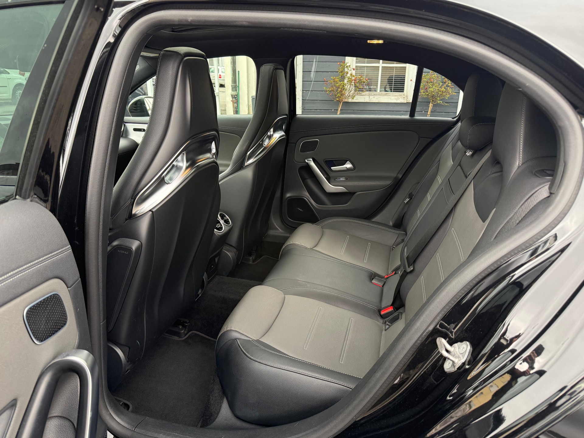 MERCEDES-BENZ A 45 S AMG 4matic+ Performance Sitze-image-10