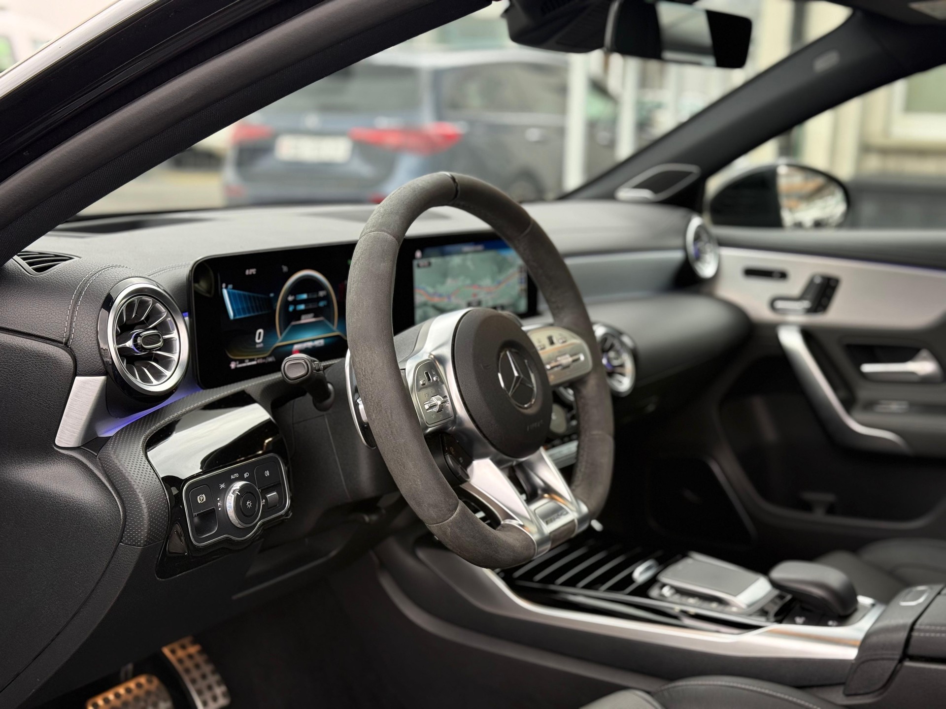 MERCEDES-BENZ A 45 S AMG 4matic+ Performance Sitze-image-6