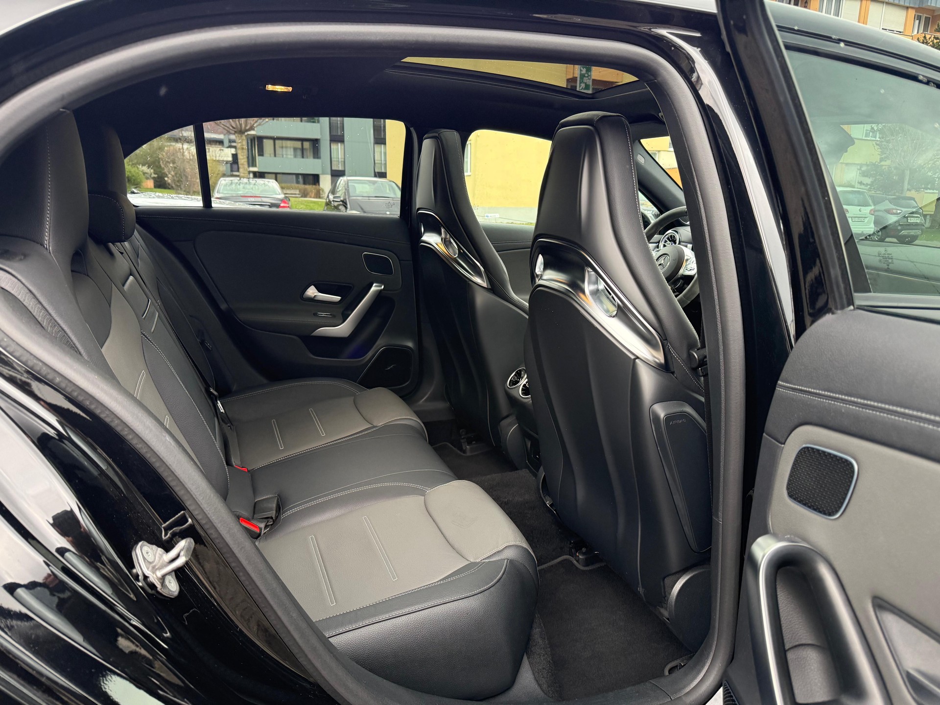 MERCEDES-BENZ A 45 S AMG 4matic+ Performance Sitze-image-12