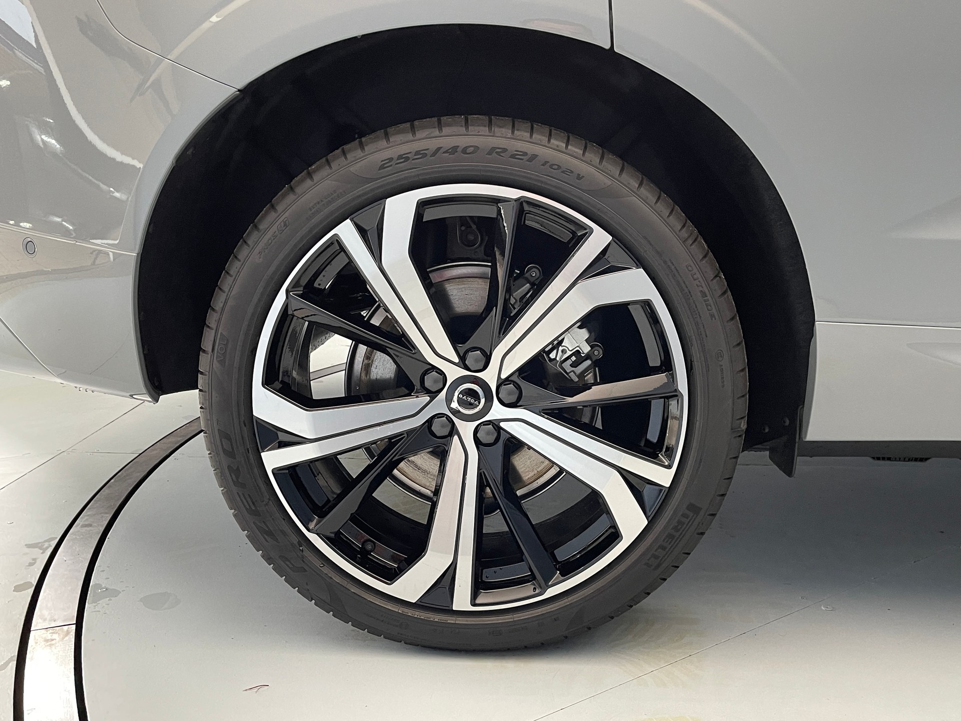 VOLVO XC60 2.0 T6 TE Ultra Dark eAWD-image-4