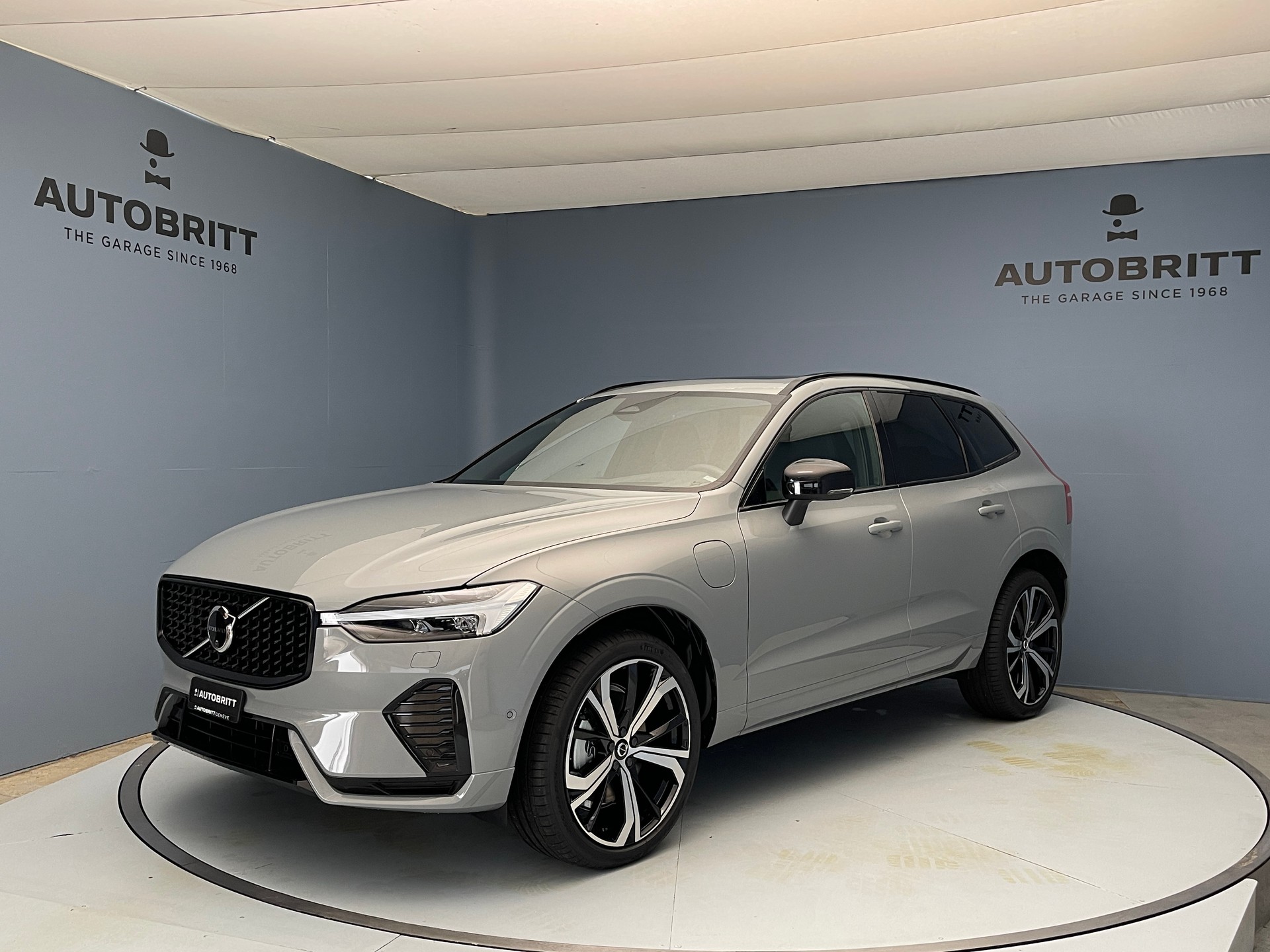 VOLVO XC60 2.0 T6 TE Ultra Dark eAWD-image-0