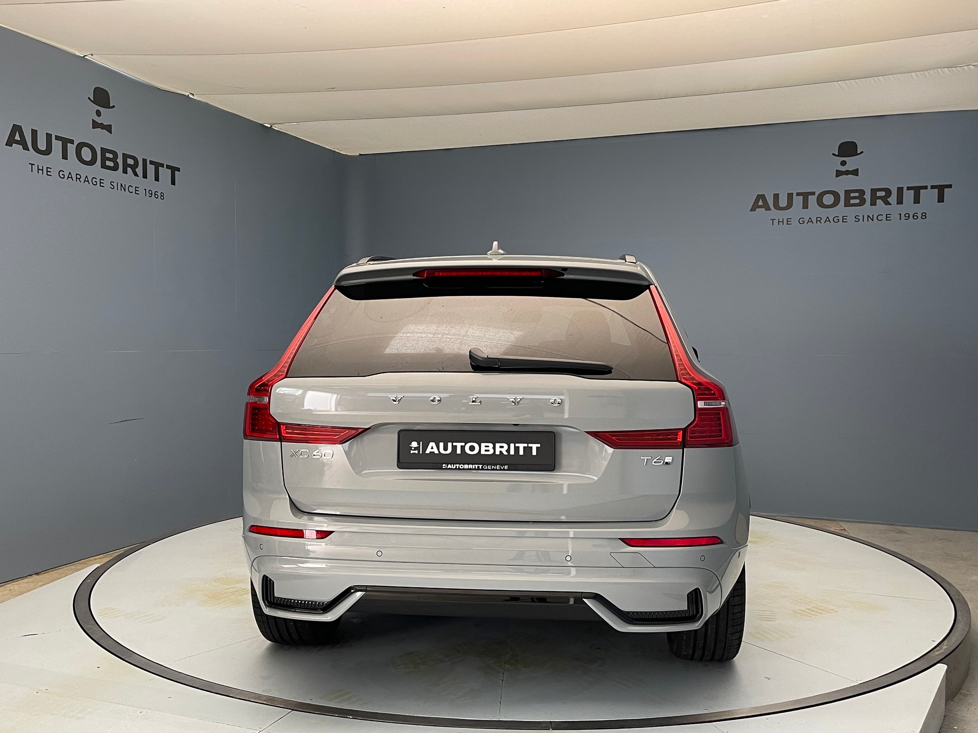 VOLVO XC60 2.0 T6 TE Ultra Dark eAWD-image-2