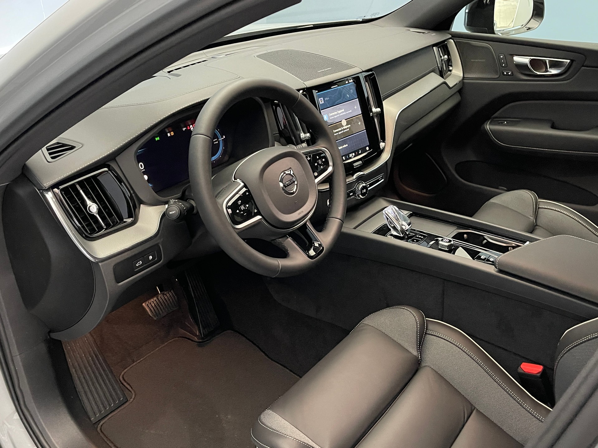 VOLVO XC60 2.0 T6 TE Ultra Dark eAWD-image-9