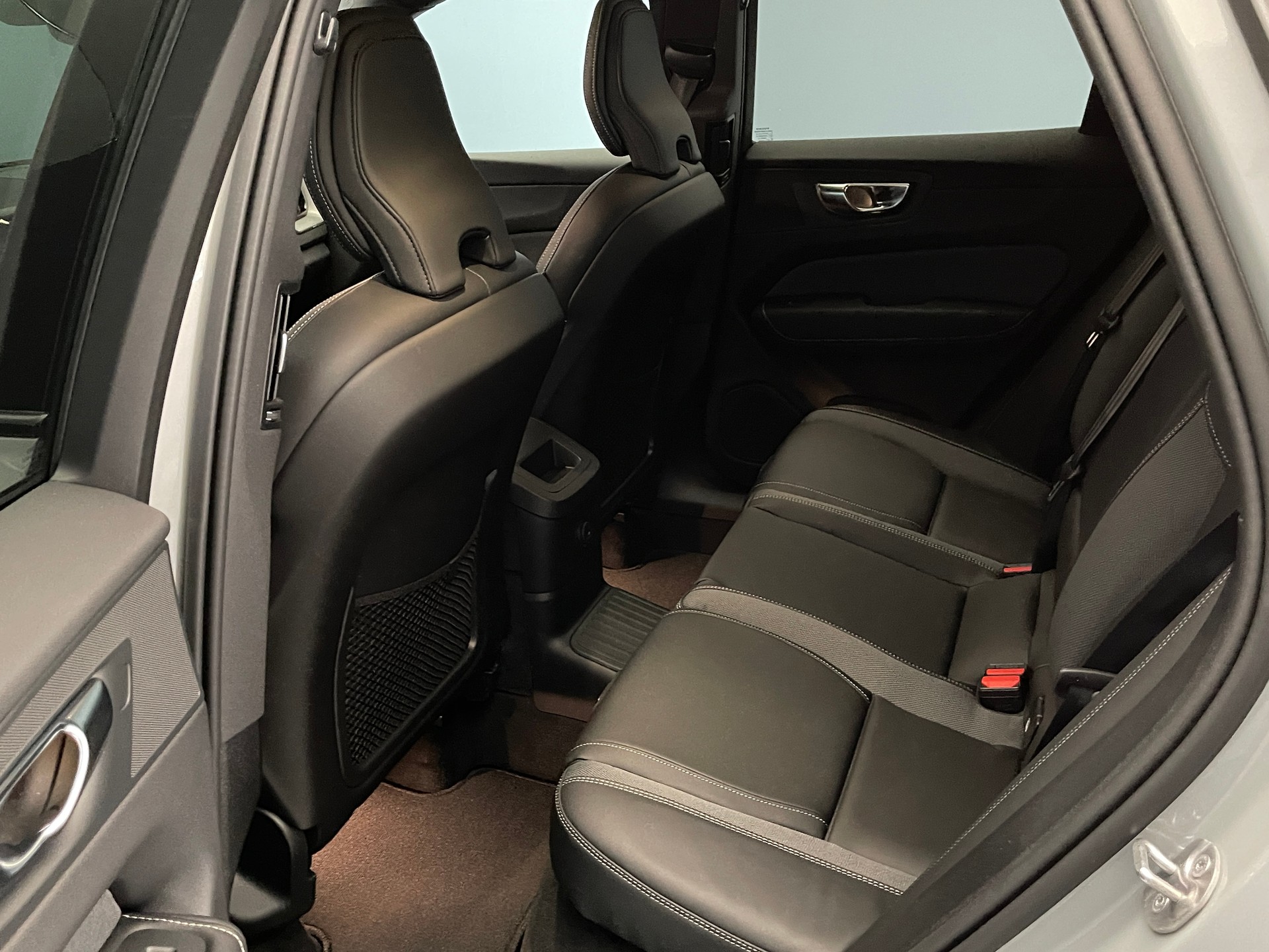 VOLVO XC60 2.0 T6 TE Ultra Dark eAWD-image-8