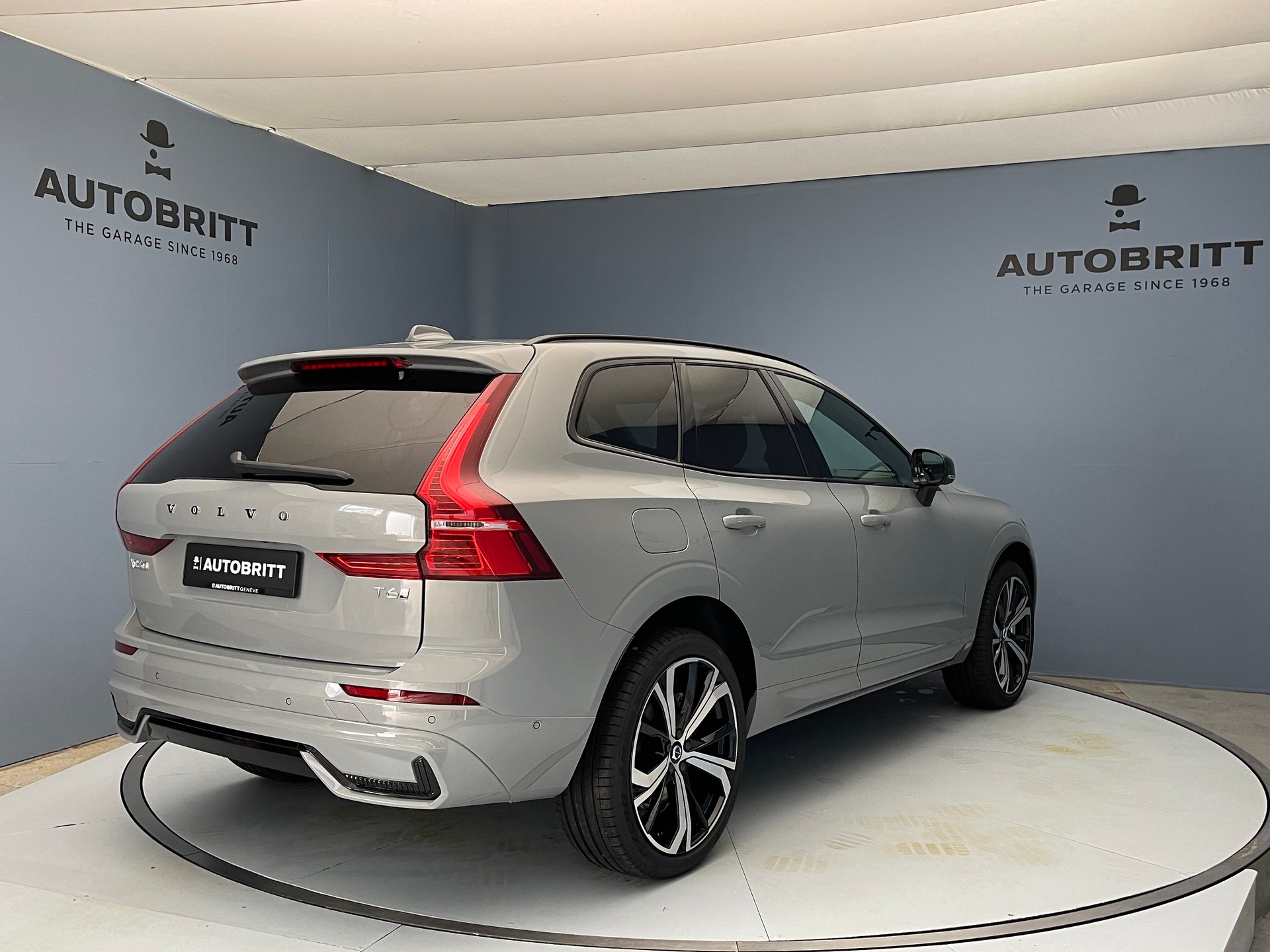 VOLVO XC60 2.0 T6 TE Ultra Dark eAWD-image-1