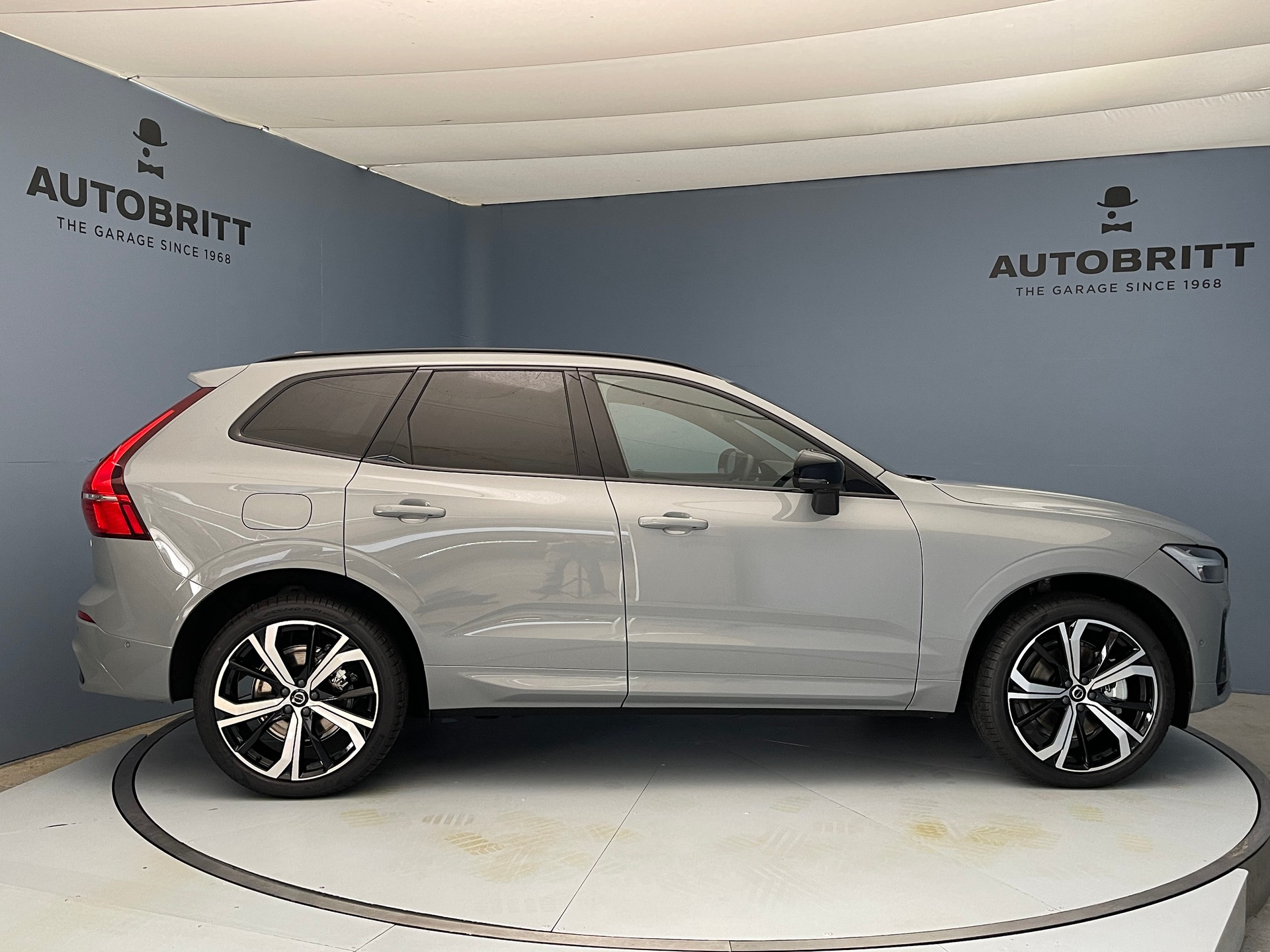 VOLVO XC60 2.0 T6 TE Ultra Dark eAWD-image-3