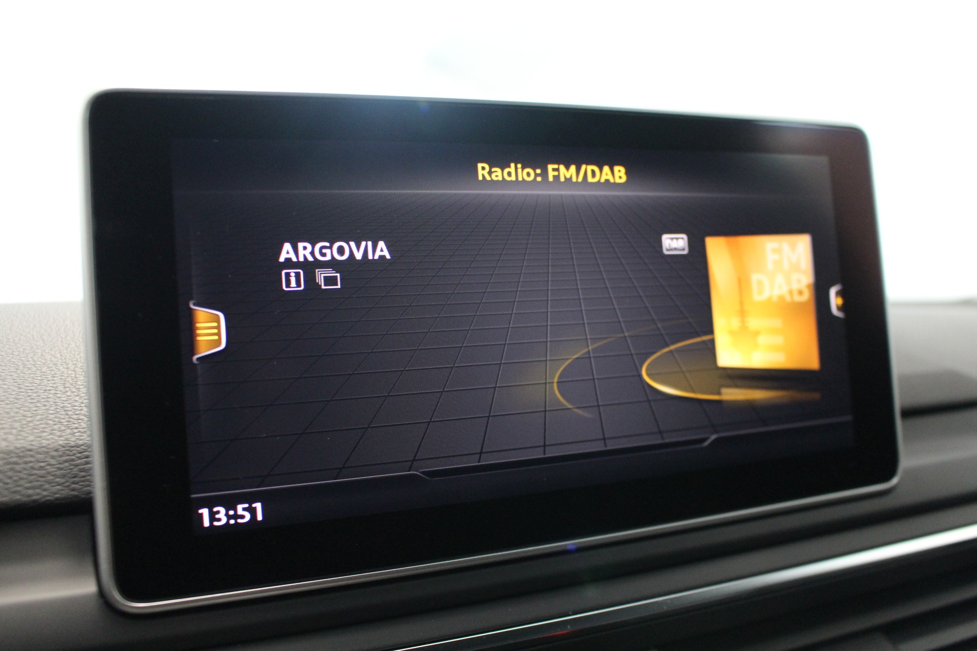 AUDI A4 Avant 2.0 TFSI 190 ultra Sport S-Tronic-image-19
