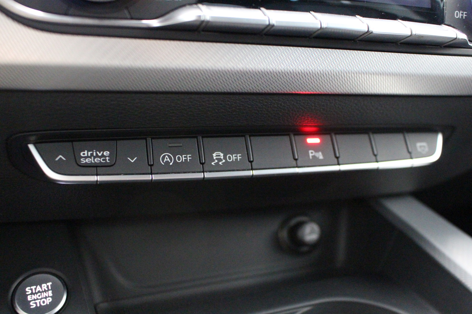 AUDI A4 Avant 2.0 TFSI 190 ultra Sport S-Tronic-image-22