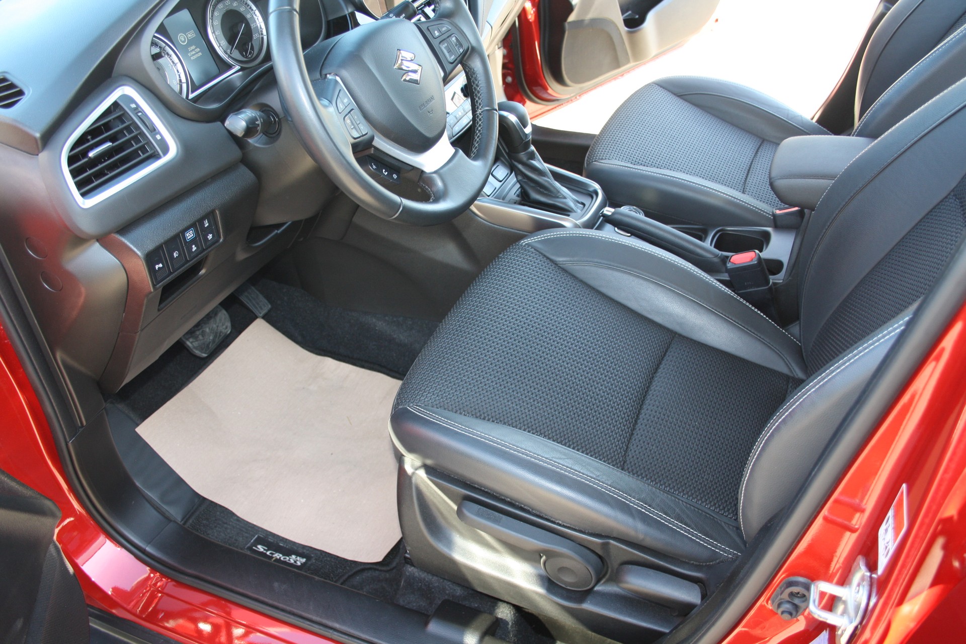 SUZUKI S-Cross 1.5 Compact Top Hybrid-image-11