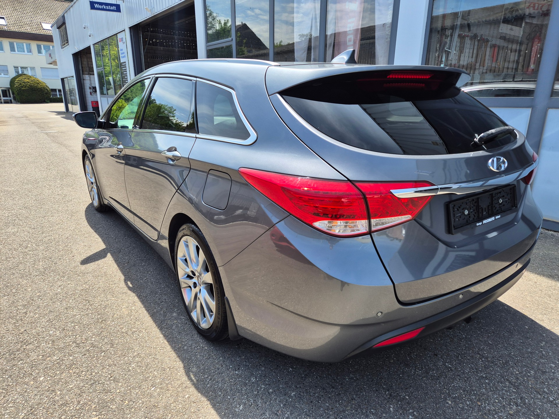 HYUNDAI i40 Wagon 1.7 CRDI Vertex Automatic-image-2