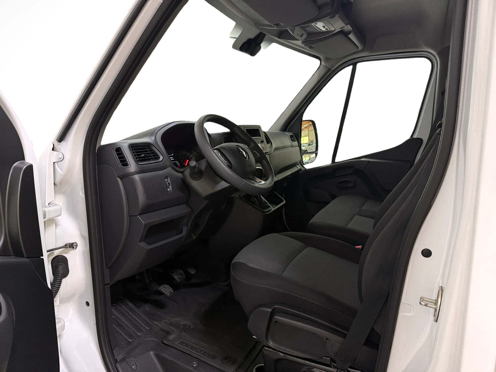 RENAULT Master T35 2.3 Blue dCi 135 L2H2-image-12