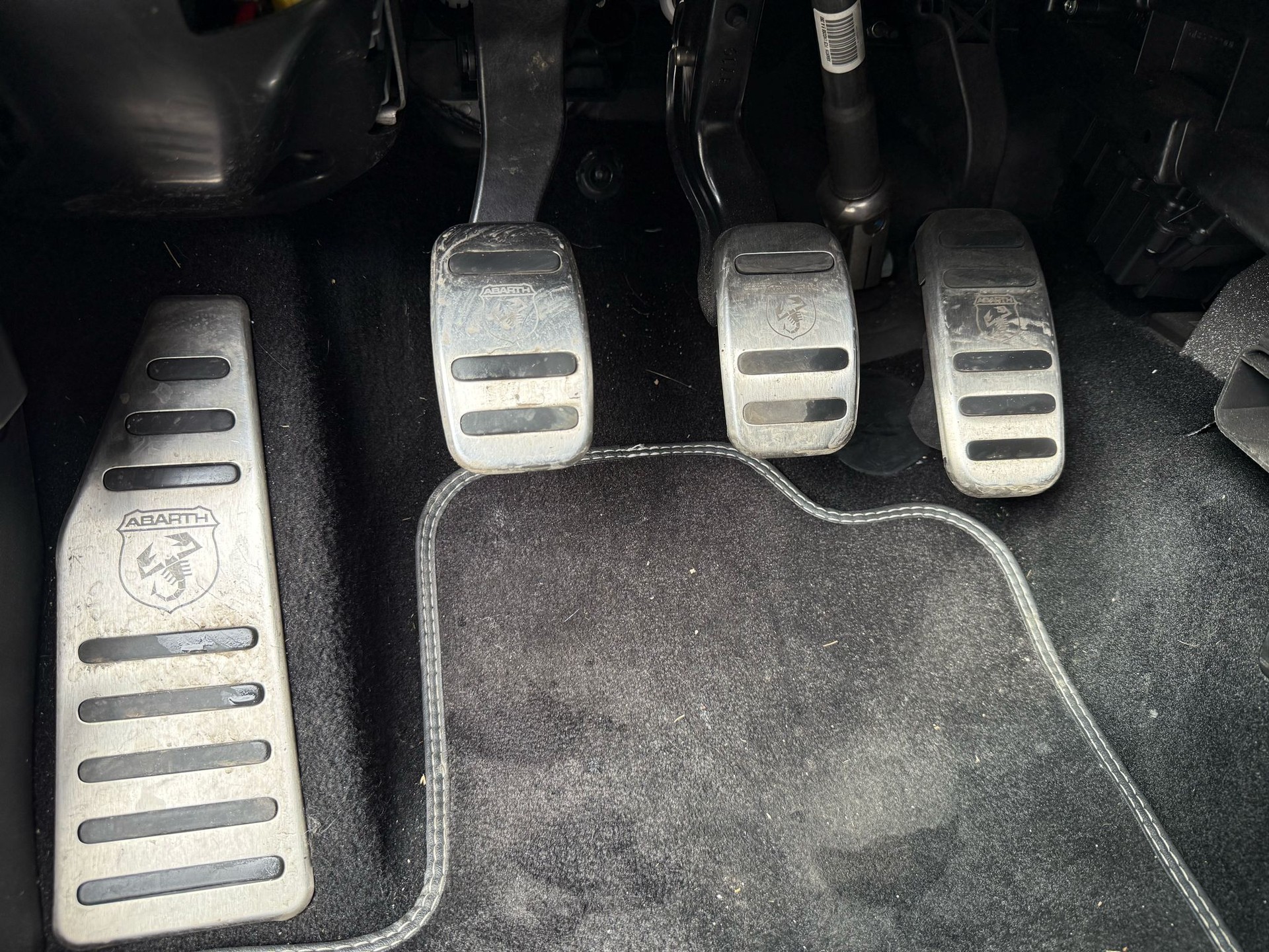 FIAT 695C 1.4 16V Turbo Abarth Rivale-image-12