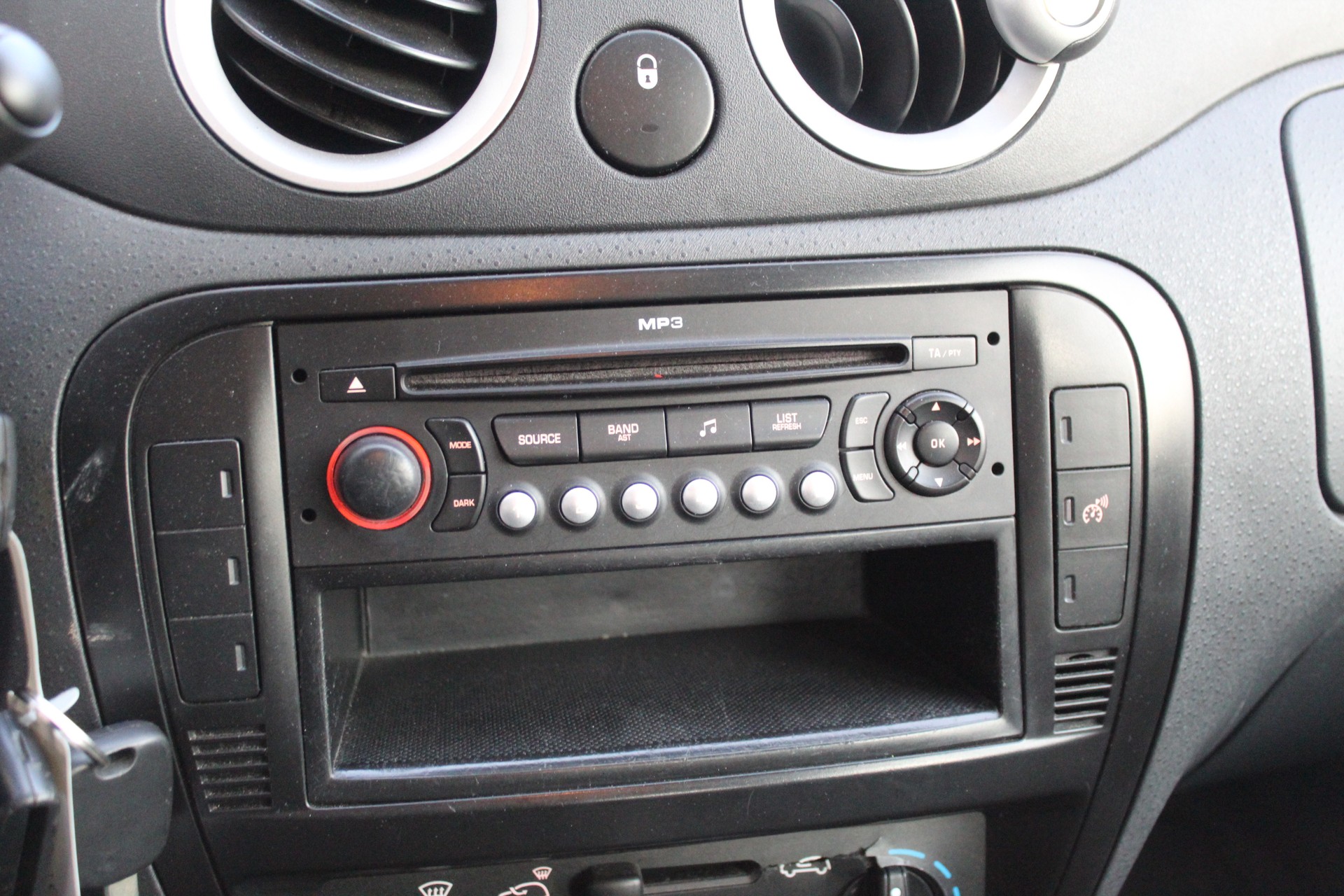 CITROEN C3 1.1i Furio-image-13