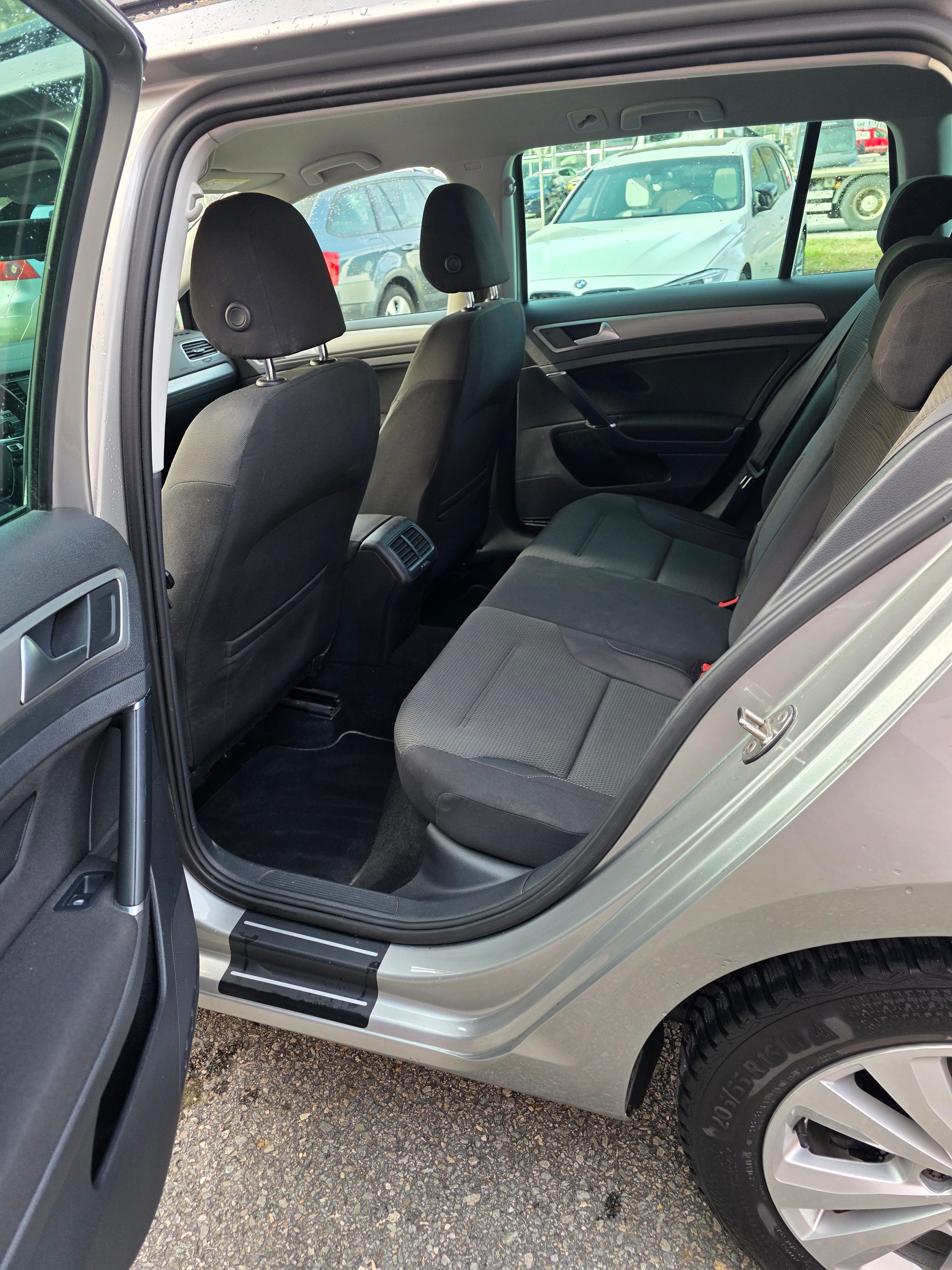 VW Golf Variant 1.6 TDI Start 4M 4Motion-image-9