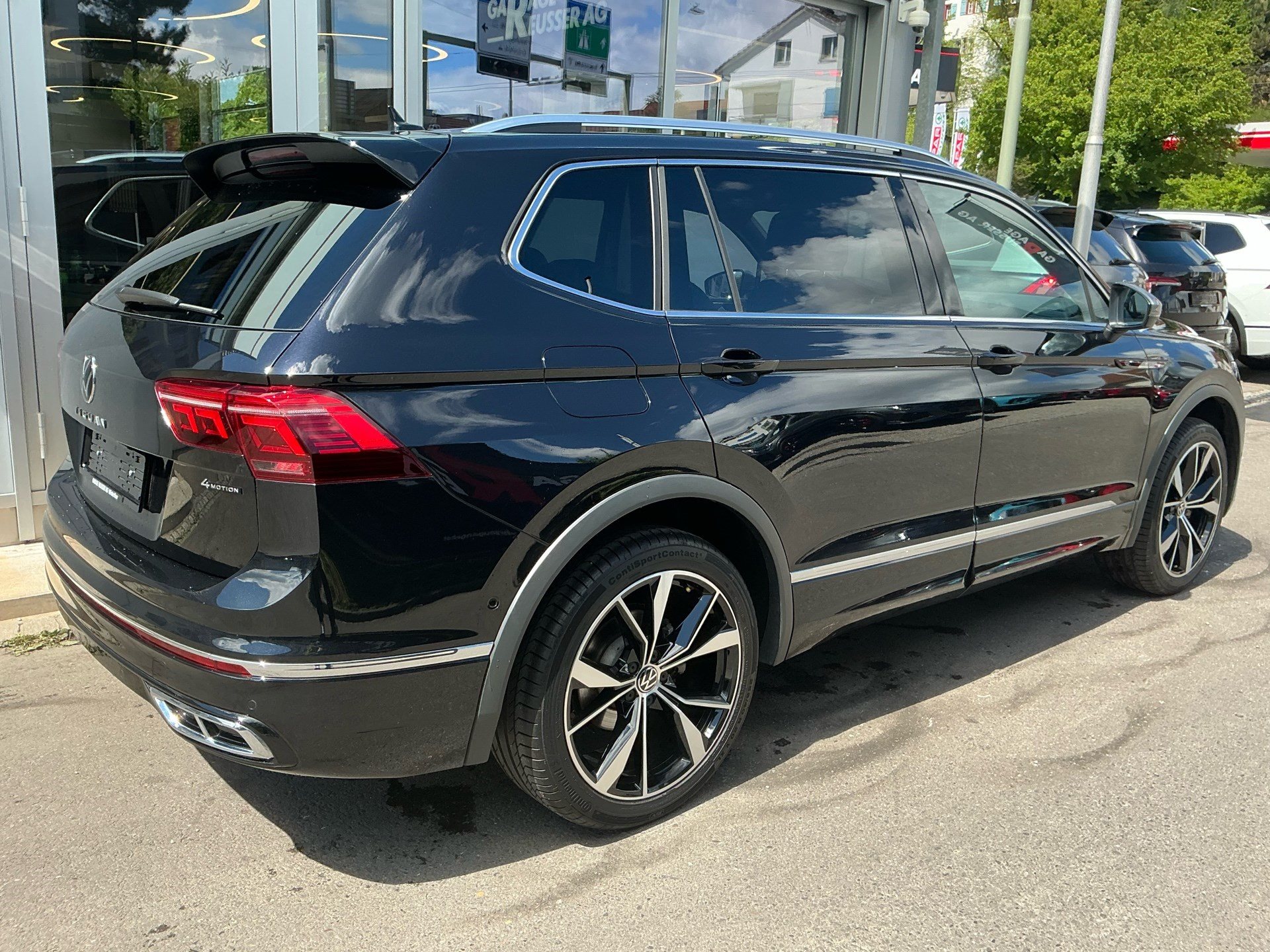 VW Tiguan Allspace R-LINE 4MOTION *** PANORAMAGLASDACH & ANHÄNGEKUPPLUNG ***-showroom-element-3