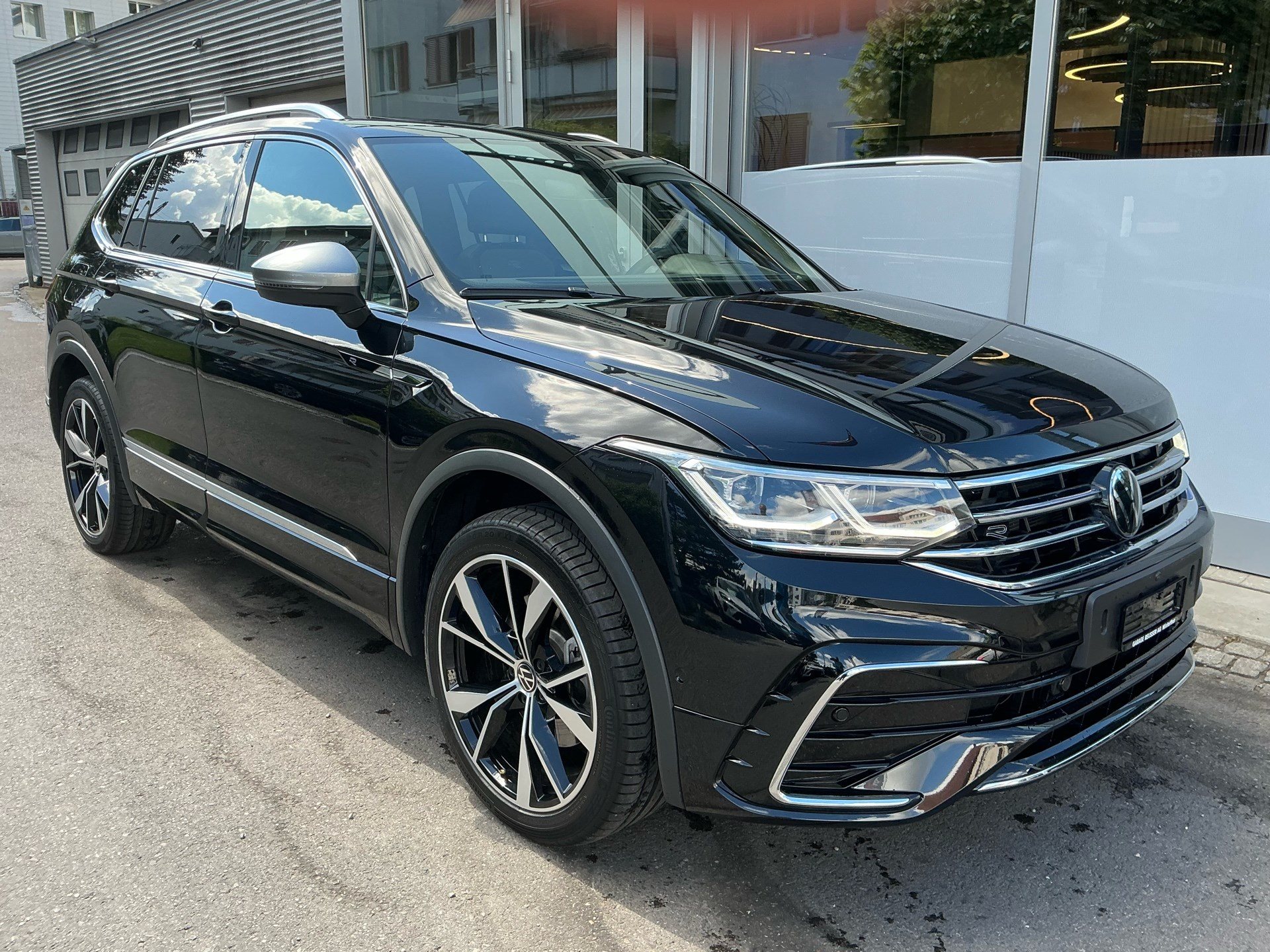 VW Tiguan Allspace R-LINE 4MOTION *** PANORAMAGLASDACH & ANHÄNGEKUPPLUNG ***-showroom-element-2