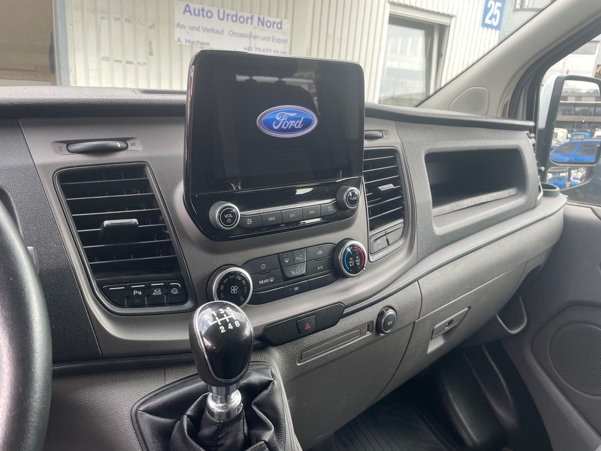 FORD Transit Custom Van 300 L2H1 DK Trend-image-11