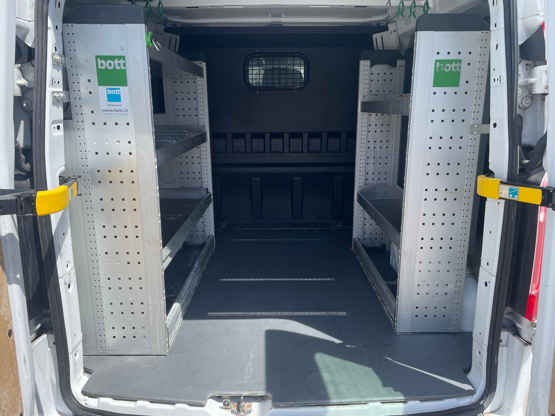 FORD Transit Custom Van 300 L2H1 DK Trend-image-13