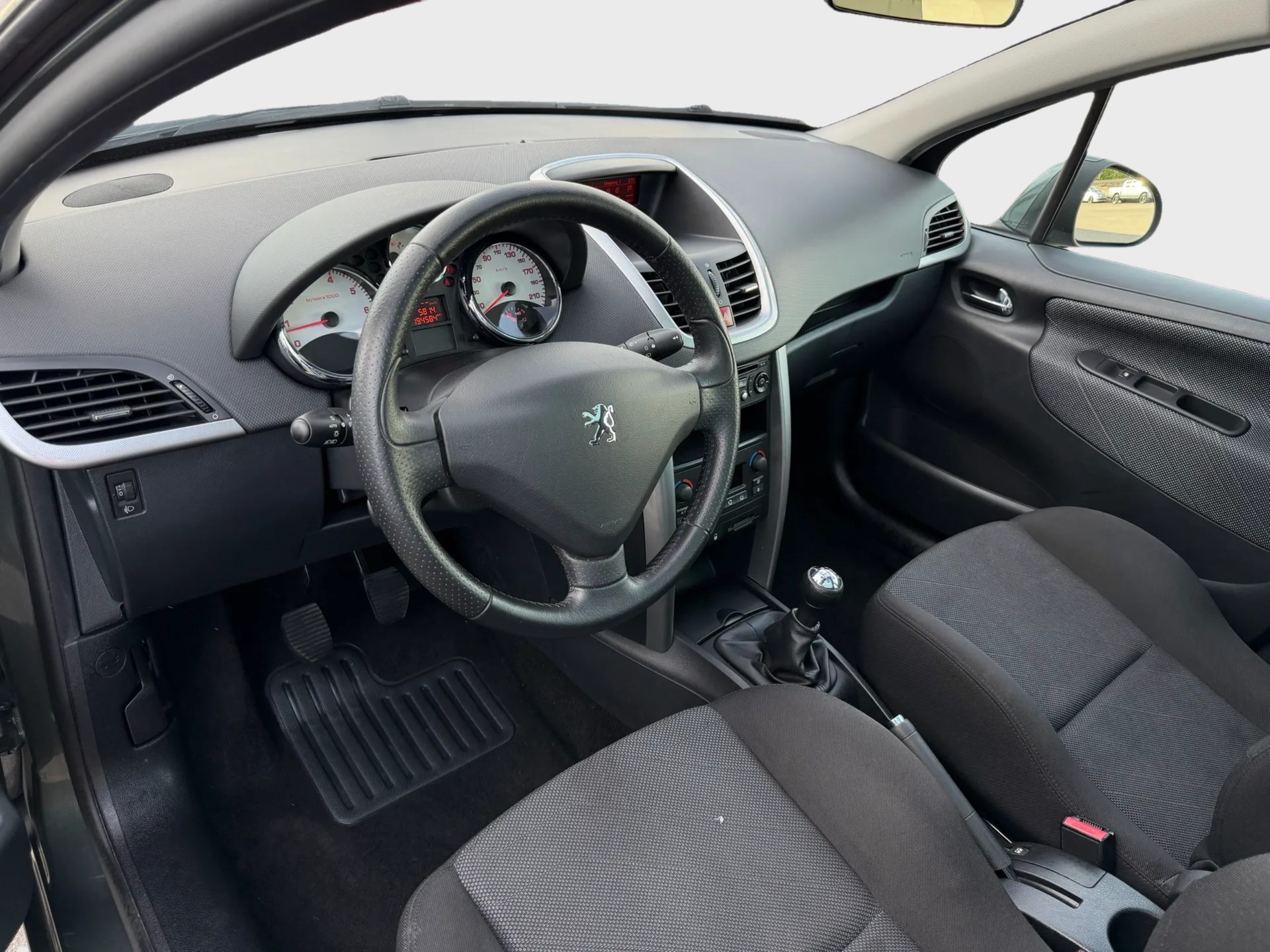 PEUGEOT 207 SW 1.6 16V Trendy-image-8