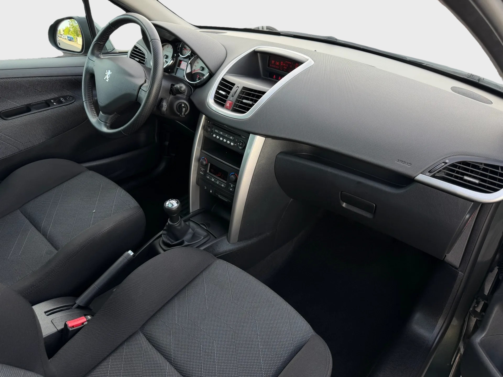 PEUGEOT 207 SW 1.6 16V Trendy-image-9