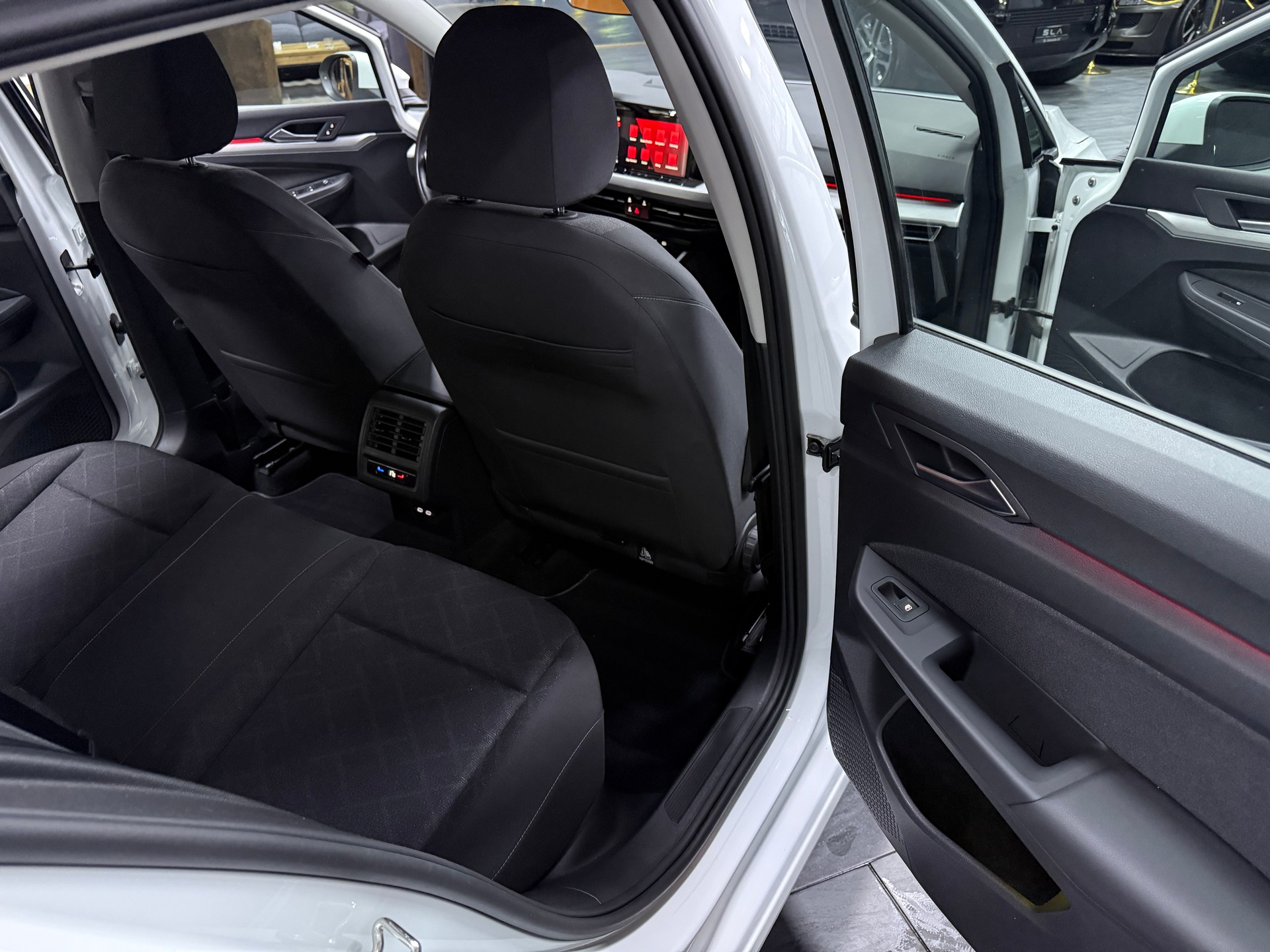 VW Golf 2.0 TDI Style DSG-image-16