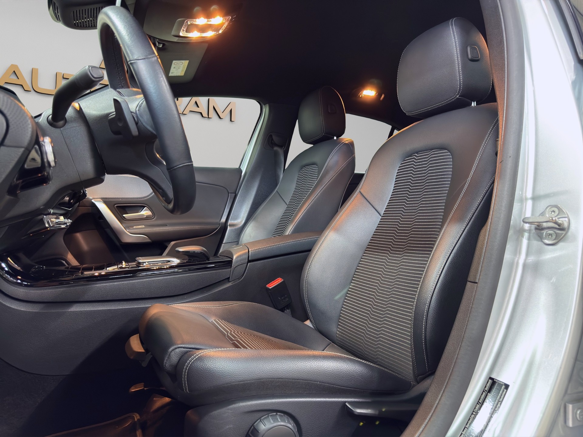 MERCEDES-BENZ A 160 Style-image-12